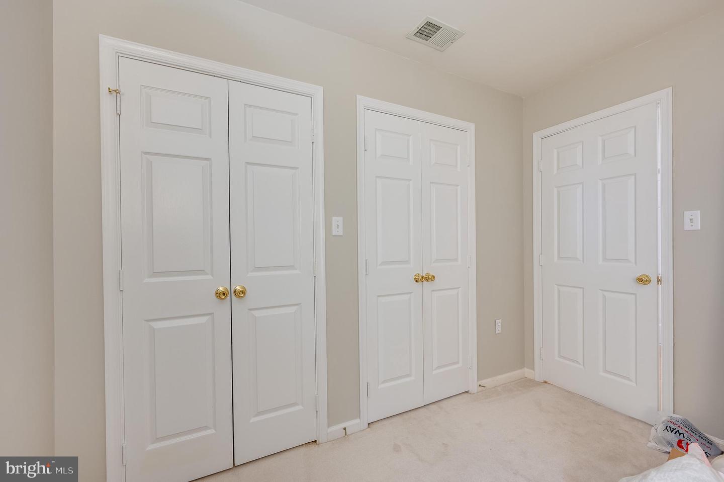 2410 DAKOTA LAKES DR, HERNDON, Virginia 20171, 5 Bedrooms Bedrooms, ,3 BathroomsBathrooms,Residential,For sale,2410 DAKOTA LAKES DR,VAFX2244472 MLS # VAFX2244472