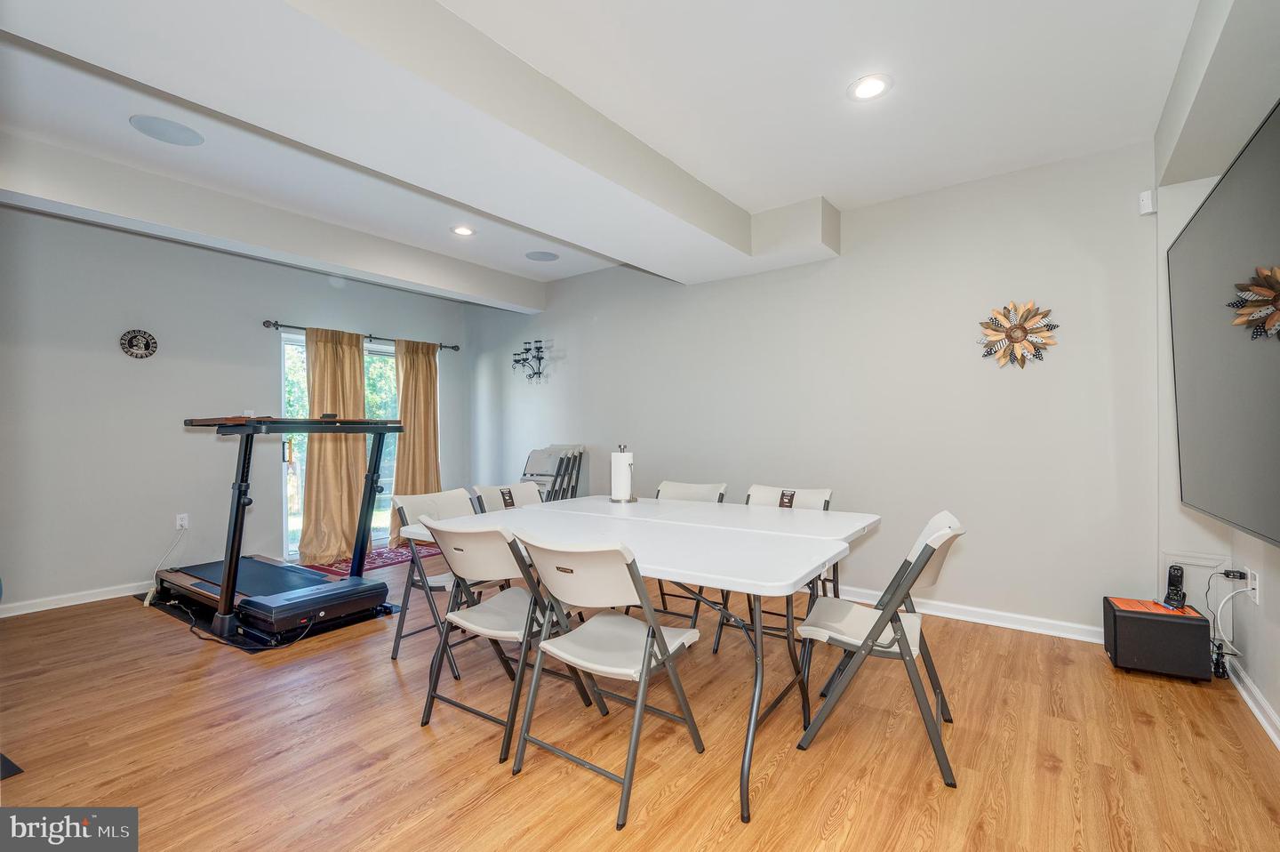 2410 DAKOTA LAKES DR, HERNDON, Virginia 20171, 5 Bedrooms Bedrooms, ,3 BathroomsBathrooms,Residential,For sale,2410 DAKOTA LAKES DR,VAFX2244472 MLS # VAFX2244472