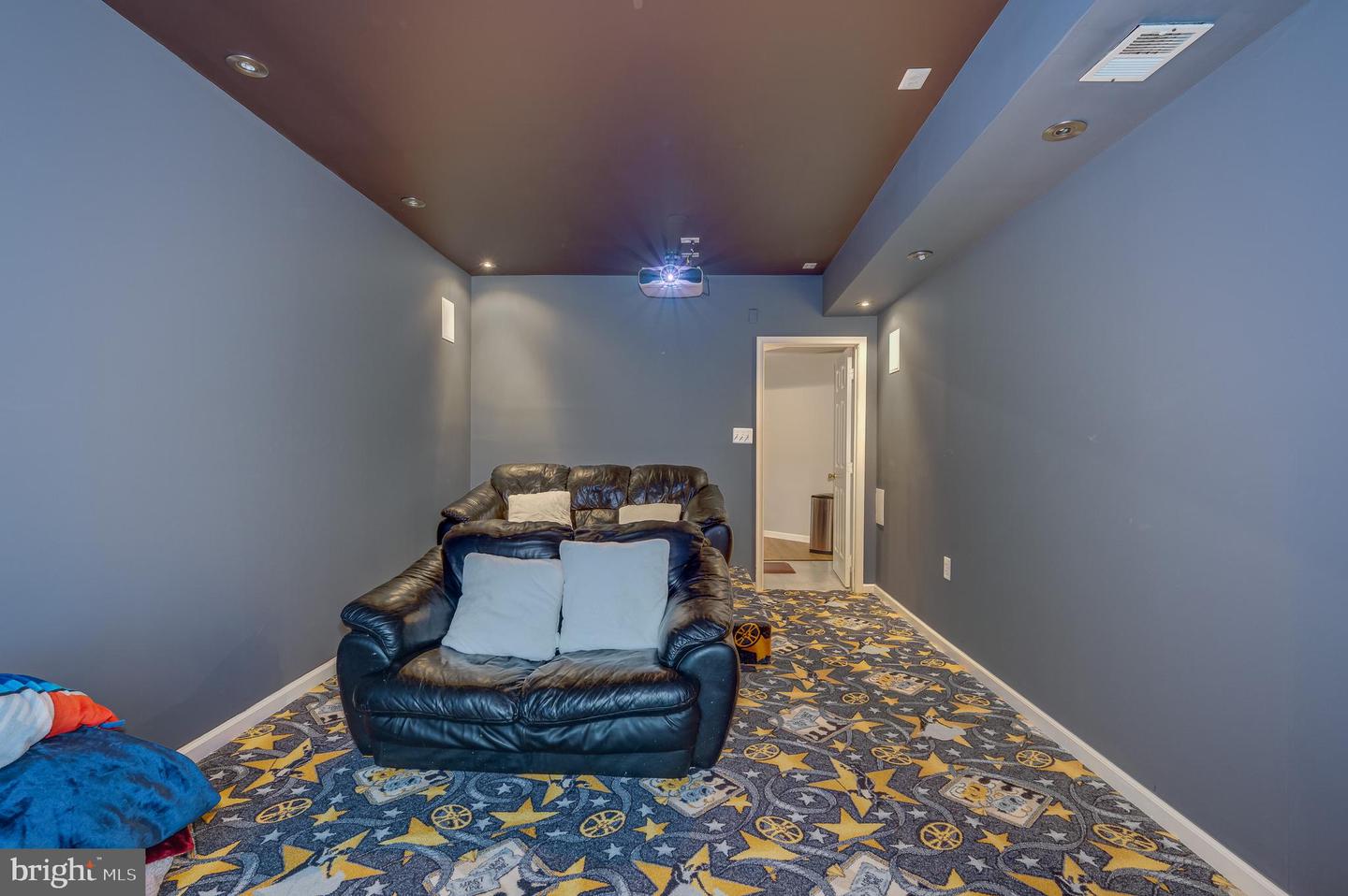 2410 DAKOTA LAKES DR, HERNDON, Virginia 20171, 5 Bedrooms Bedrooms, ,3 BathroomsBathrooms,Residential,For sale,2410 DAKOTA LAKES DR,VAFX2244472 MLS # VAFX2244472