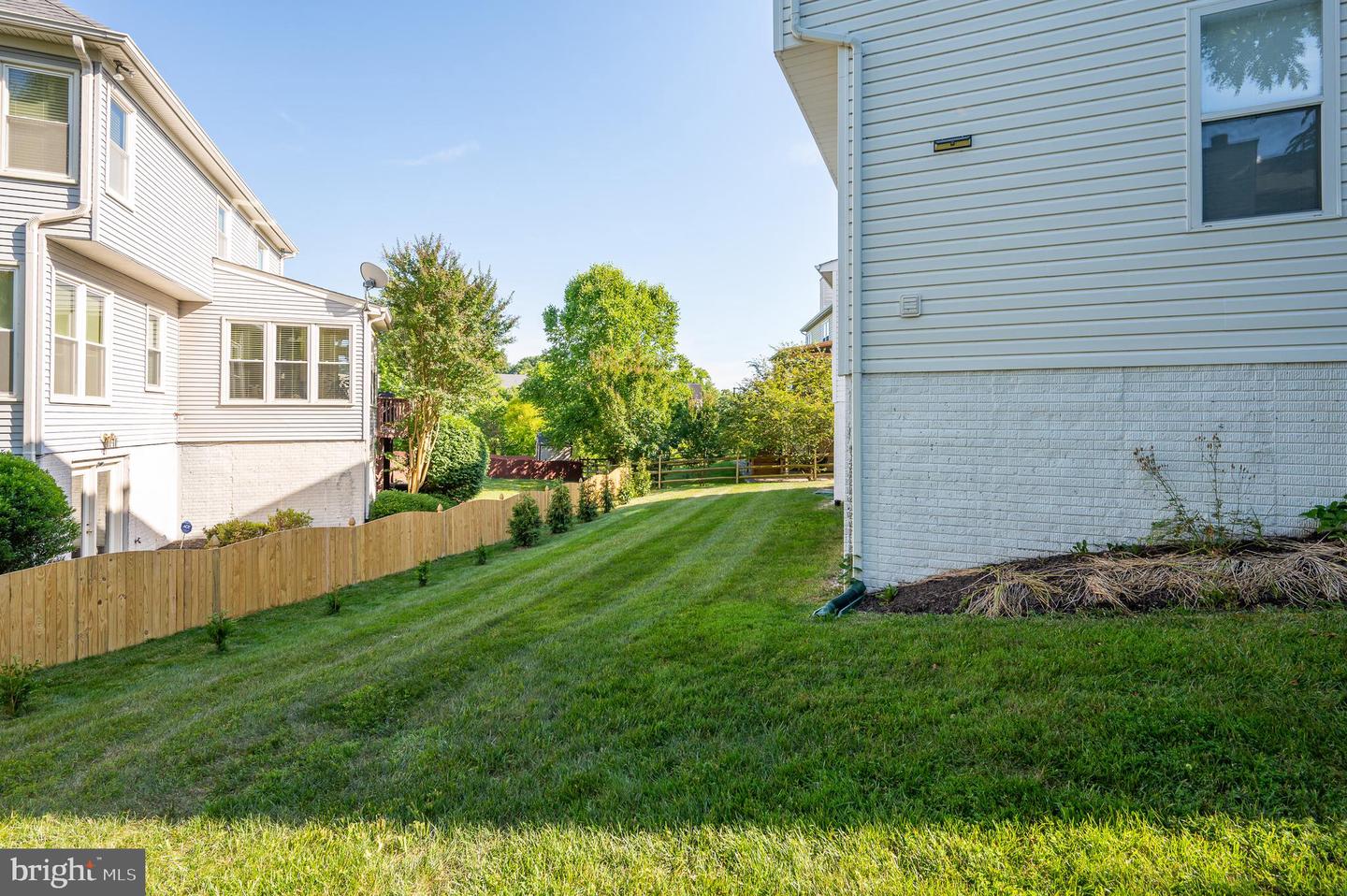 2410 DAKOTA LAKES DR, HERNDON, Virginia 20171, 5 Bedrooms Bedrooms, ,3 BathroomsBathrooms,Residential,For sale,2410 DAKOTA LAKES DR,VAFX2244472 MLS # VAFX2244472