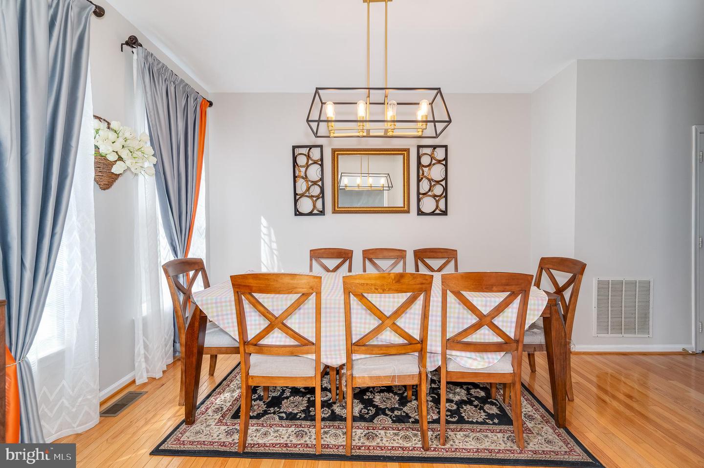 2410 DAKOTA LAKES DR, HERNDON, Virginia 20171, 5 Bedrooms Bedrooms, ,3 BathroomsBathrooms,Residential,For sale,2410 DAKOTA LAKES DR,VAFX2244472 MLS # VAFX2244472