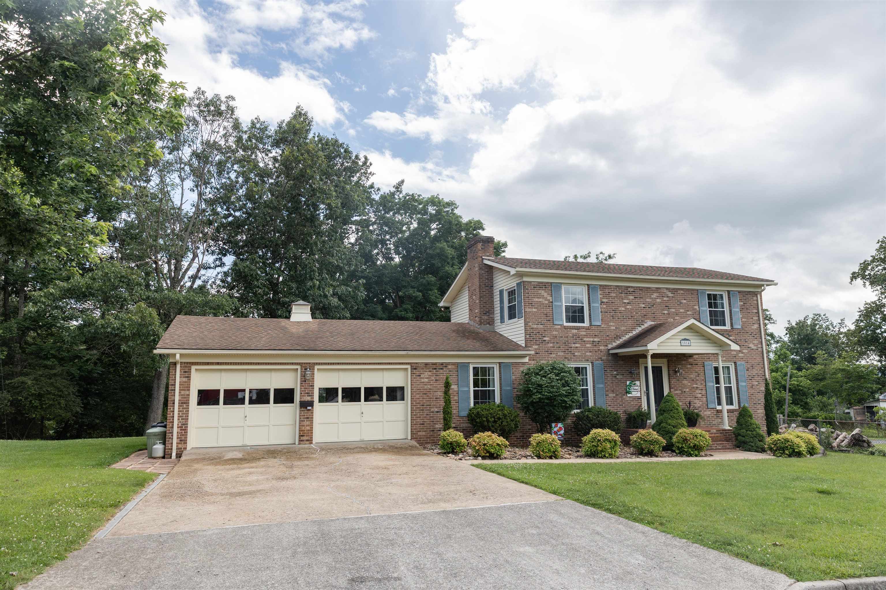 1014 E 22ND ST, BUENA VISTA, Virginia 24416, 3 Bedrooms Bedrooms, ,2 BathroomsBathrooms,Residential,1014 E 22ND ST,666451 MLS # 666451