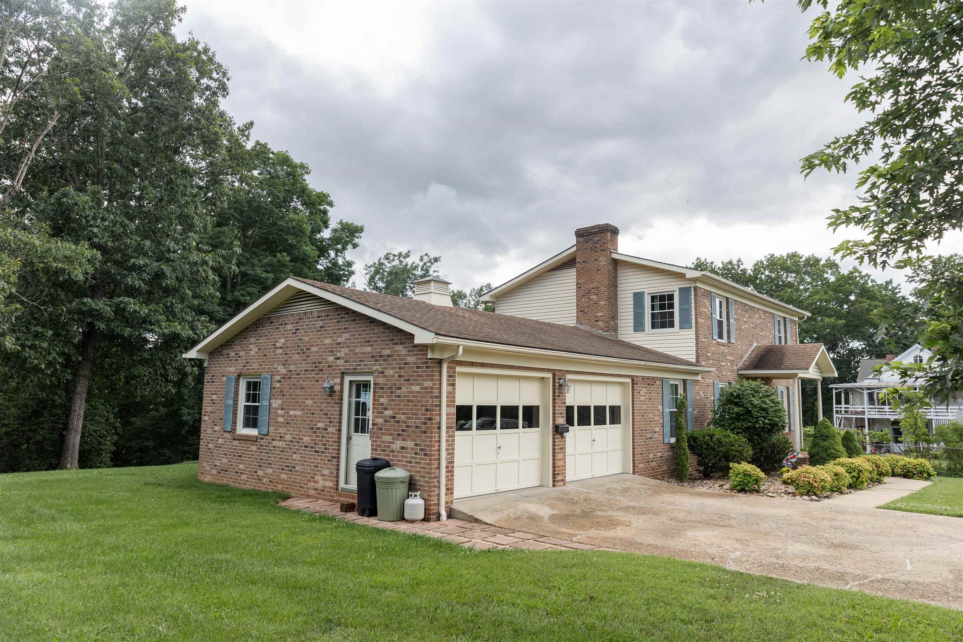 1014 E 22ND ST, BUENA VISTA, Virginia 24416, 3 Bedrooms Bedrooms, ,2 BathroomsBathrooms,Residential,1014 E 22ND ST,666451 MLS # 666451