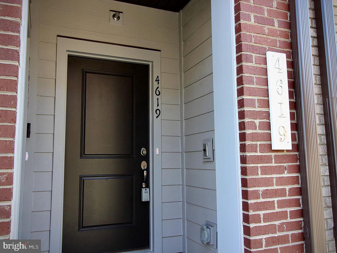 4619 OLIVINE DR, CHANTILLY, Virginia 20151, 3 Bedrooms Bedrooms, 6 Rooms Rooms,2 BathroomsBathrooms,Residential,For sale,4619 OLIVINE DR,VAFX2245520 MLS # VAFX2245520