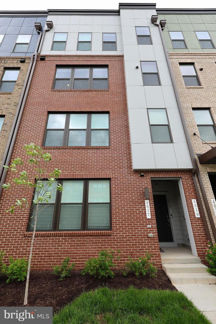 4619 OLIVINE DR, CHANTILLY, Virginia 20151, 3 Bedrooms Bedrooms, 6 Rooms Rooms,2 BathroomsBathrooms,Residential,For sale,4619 OLIVINE DR,VAFX2245520 MLS # VAFX2245520