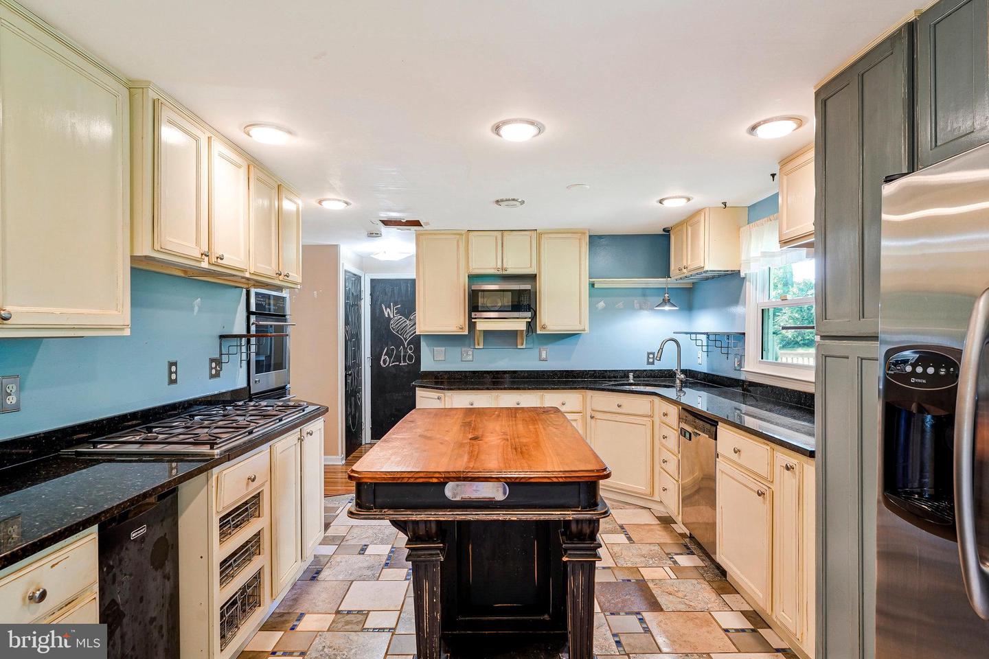 6218 HIDDEN CANYON RD, CENTREVILLE, Virginia 20120, 3 Bedrooms Bedrooms, ,3 BathroomsBathrooms,Residential,For sale,6218 HIDDEN CANYON RD,VAFX2247070 MLS # VAFX2247070