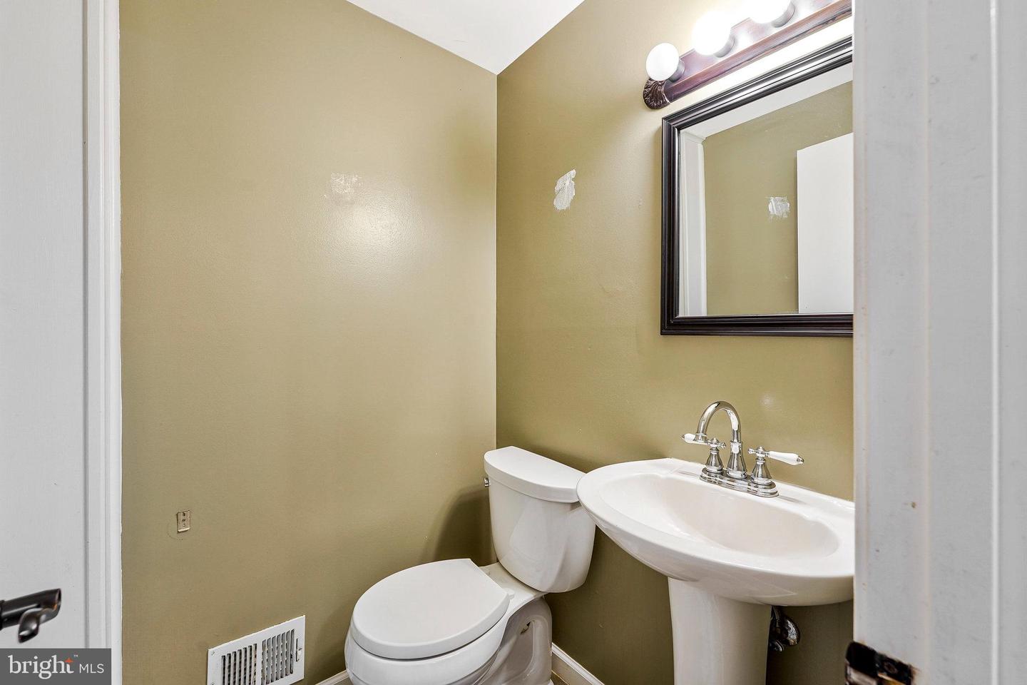 6218 HIDDEN CANYON RD, CENTREVILLE, Virginia 20120, 3 Bedrooms Bedrooms, ,3 BathroomsBathrooms,Residential,For sale,6218 HIDDEN CANYON RD,VAFX2247070 MLS # VAFX2247070