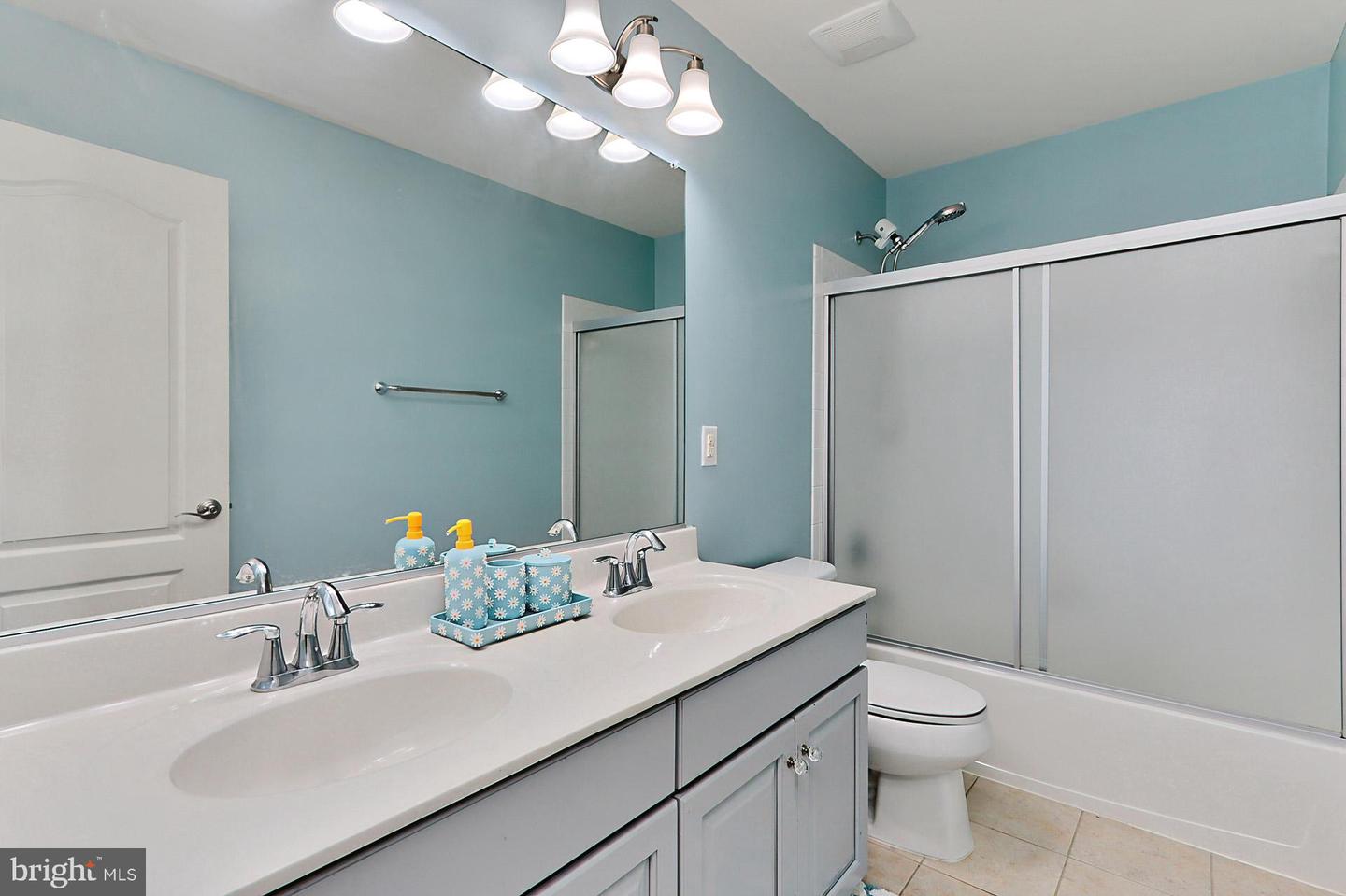43240 HEAVENLY CIR, LEESBURG, Virginia 20176, 5 Bedrooms Bedrooms, ,3 BathroomsBathrooms,Residential,For sale,43240 HEAVENLY CIR,VALO2099588 MLS # VALO2099588
