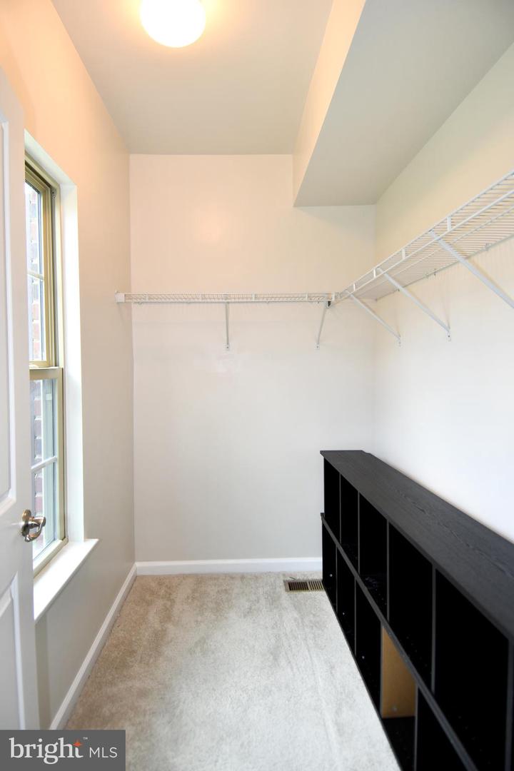 7065 DARBEY KNOLL DR, GAINESVILLE, Virginia 20155, 3 Bedrooms Bedrooms, ,2 BathroomsBathrooms,Residential,For sale,7065 DARBEY KNOLL DR,VAPW2097184 MLS # VAPW2097184