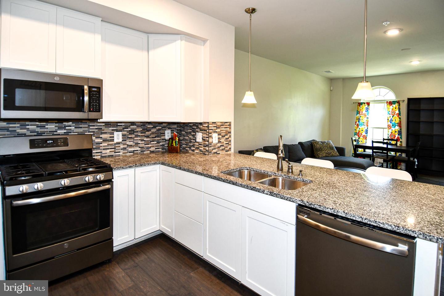 7065 DARBEY KNOLL DR, GAINESVILLE, Virginia 20155, 3 Bedrooms Bedrooms, ,2 BathroomsBathrooms,Residential,For sale,7065 DARBEY KNOLL DR,VAPW2097184 MLS # VAPW2097184