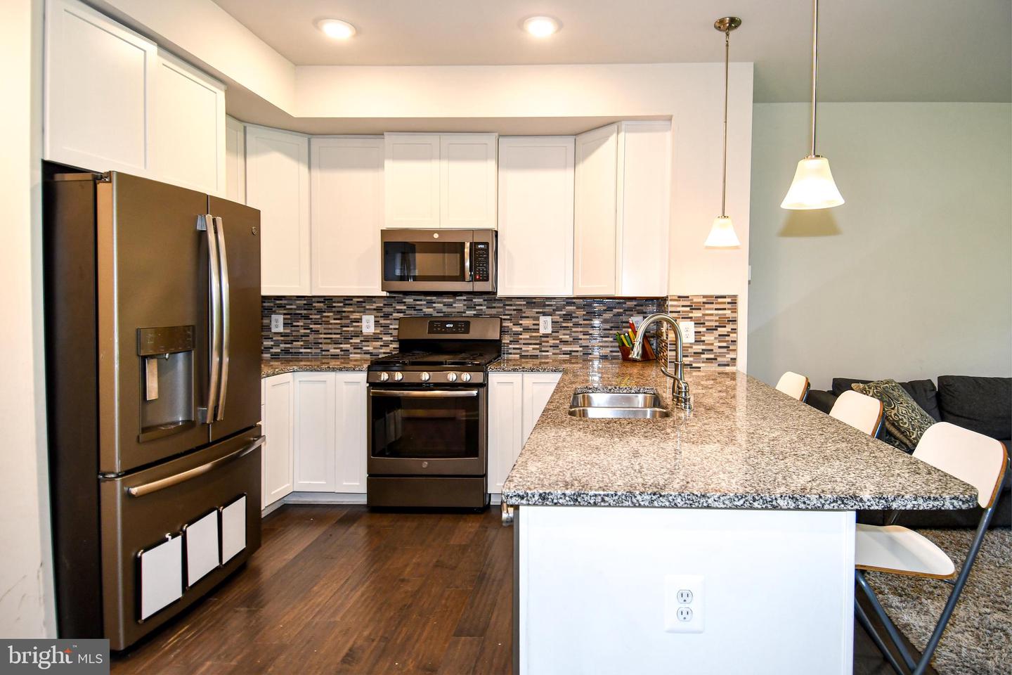 7065 DARBEY KNOLL DR, GAINESVILLE, Virginia 20155, 3 Bedrooms Bedrooms, ,2 BathroomsBathrooms,Residential,For sale,7065 DARBEY KNOLL DR,VAPW2097184 MLS # VAPW2097184