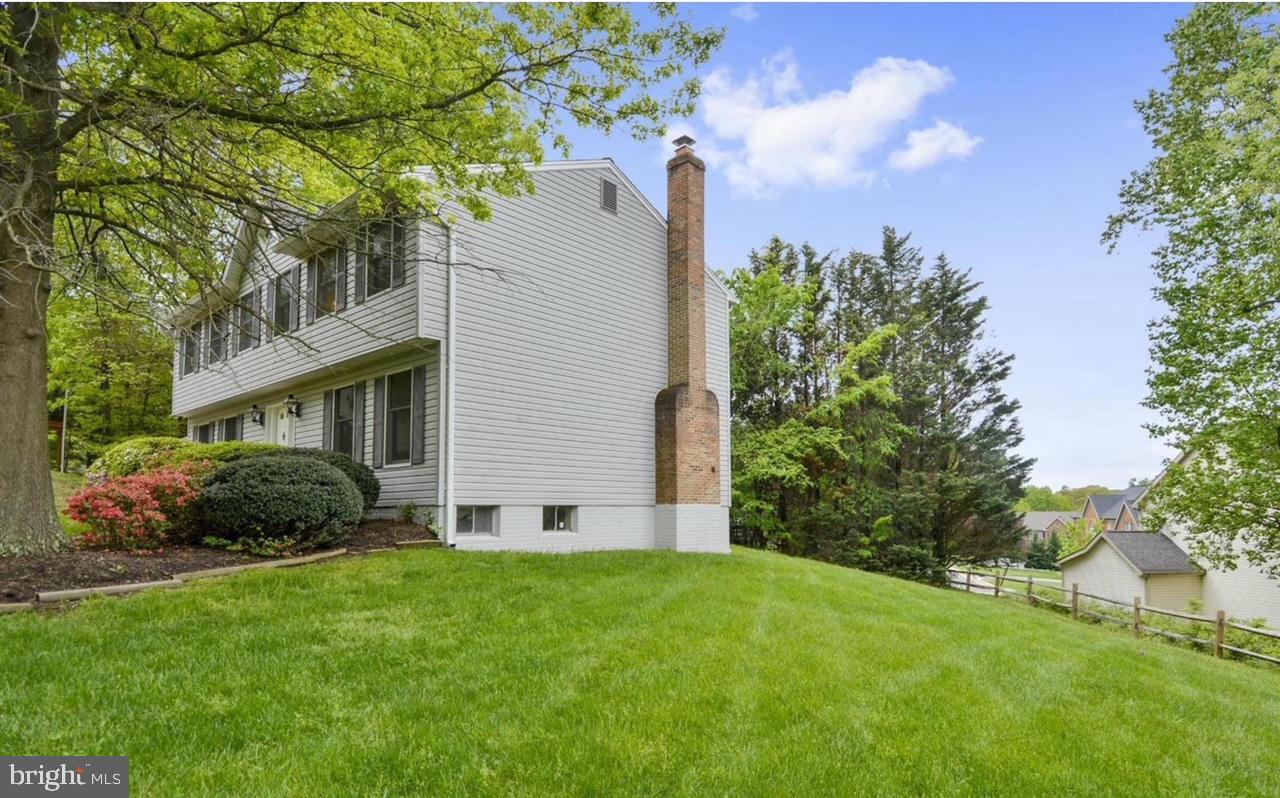 914 BARKER HILL RD, HERNDON, Virginia 20170, 5 Bedrooms Bedrooms, ,3 BathroomsBathrooms,Residential,For sale,914 BARKER HILL RD,VAFX2248384 MLS # VAFX2248384