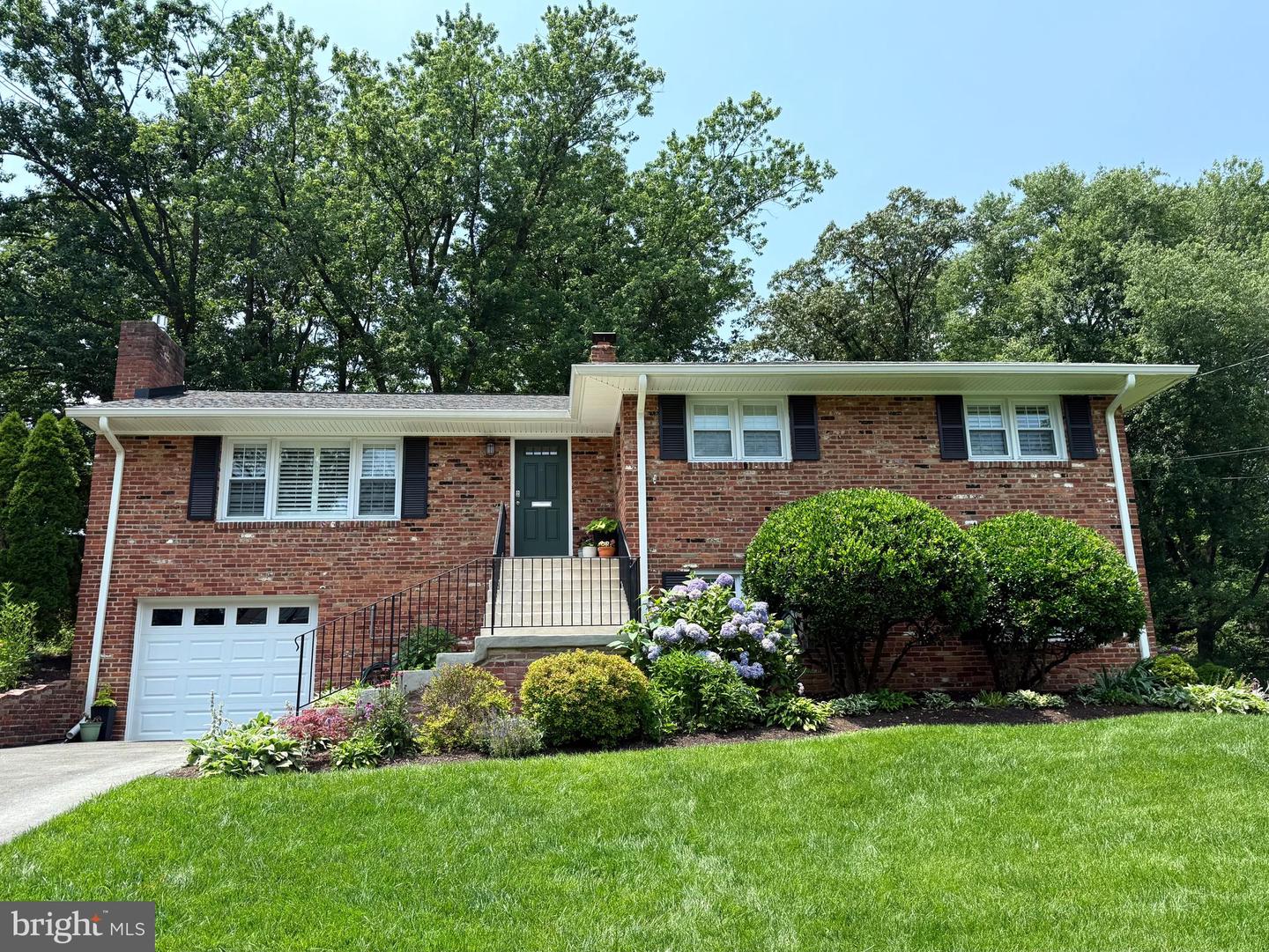5904 BUSH HILL DR, ALEXANDRIA, Virginia 22310, 5 Bedrooms Bedrooms, ,3 BathroomsBathrooms,Residential,For sale,5904 BUSH HILL DR,VAFX2248830 MLS # VAFX2248830
