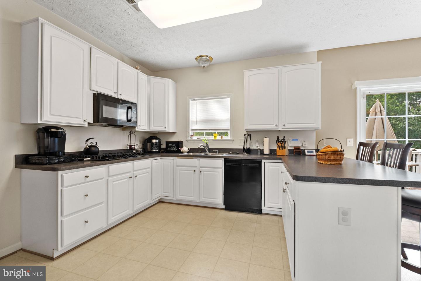 1002 BLACK OAK CT, FREDERICKSBURG, Virginia 22401, 5 Bedrooms Bedrooms, ,3 BathroomsBathrooms,Residential,For sale,1002 BLACK OAK CT,VAFB2008470 MLS # VAFB2008470