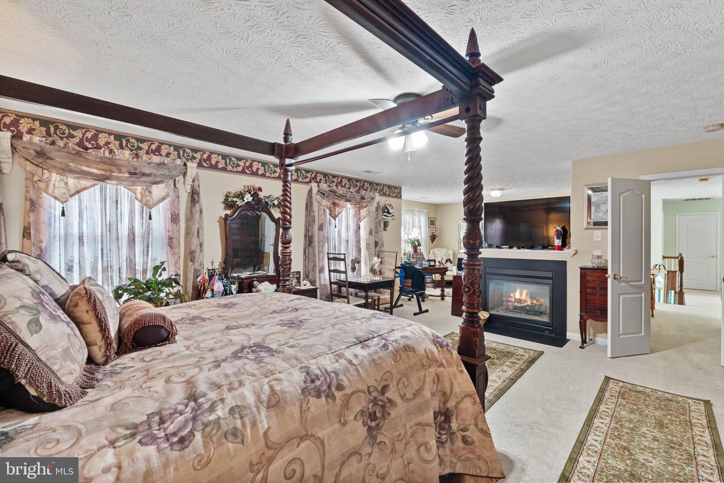 1002 BLACK OAK CT, FREDERICKSBURG, Virginia 22401, 5 Bedrooms Bedrooms, ,3 BathroomsBathrooms,Residential,For sale,1002 BLACK OAK CT,VAFB2008470 MLS # VAFB2008470