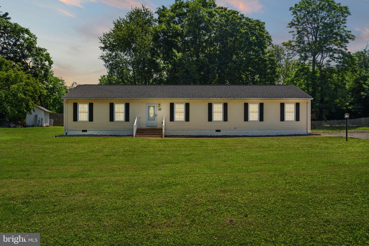 125 HOYT ST, FREDERICKSBURG, Virginia 22405, 5 Bedrooms Bedrooms, ,2 BathroomsBathrooms,Residential,For sale,125 HOYT ST,VAST2040084 MLS # VAST2040084