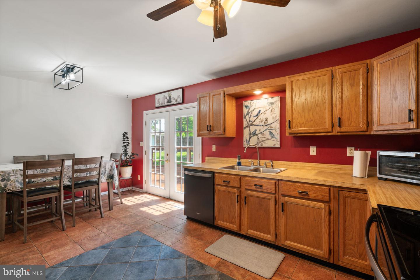 125 HOYT ST, FREDERICKSBURG, Virginia 22405, 5 Bedrooms Bedrooms, ,2 BathroomsBathrooms,Residential,For sale,125 HOYT ST,VAST2040084 MLS # VAST2040084
