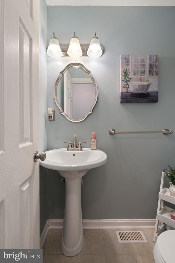 125 HOYT ST, FREDERICKSBURG, Virginia 22405, 5 Bedrooms Bedrooms, ,2 BathroomsBathrooms,Residential,For sale,125 HOYT ST,VAST2040084 MLS # VAST2040084