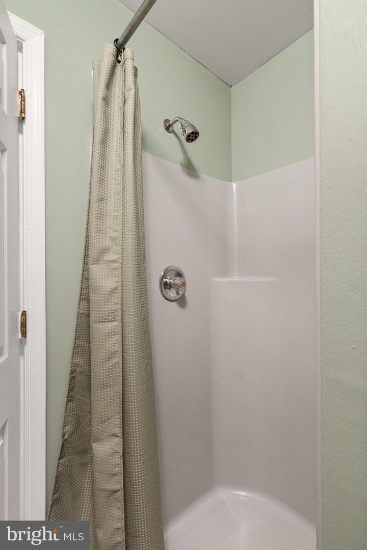 125 HOYT ST, FREDERICKSBURG, Virginia 22405, 5 Bedrooms Bedrooms, ,2 BathroomsBathrooms,Residential,For sale,125 HOYT ST,VAST2040084 MLS # VAST2040084