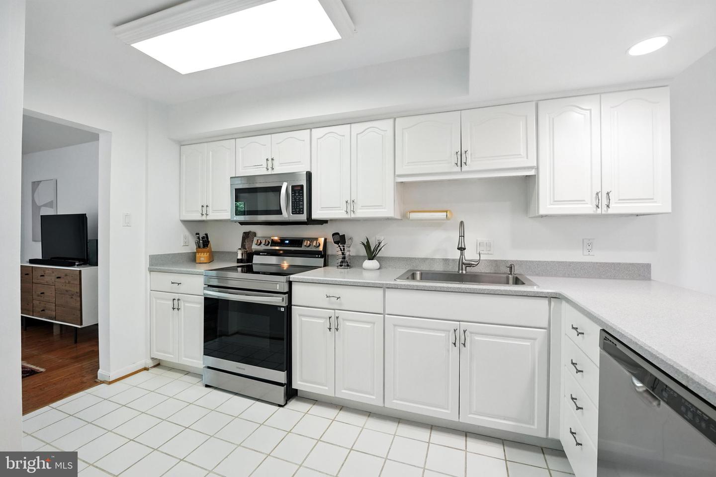 2151 CABOTS POINT LN, RESTON, Virginia 20191, 4 Bedrooms Bedrooms, ,3 BathroomsBathrooms,Residential,For sale,2151 CABOTS POINT LN,VAFX2250028 MLS # VAFX2250028