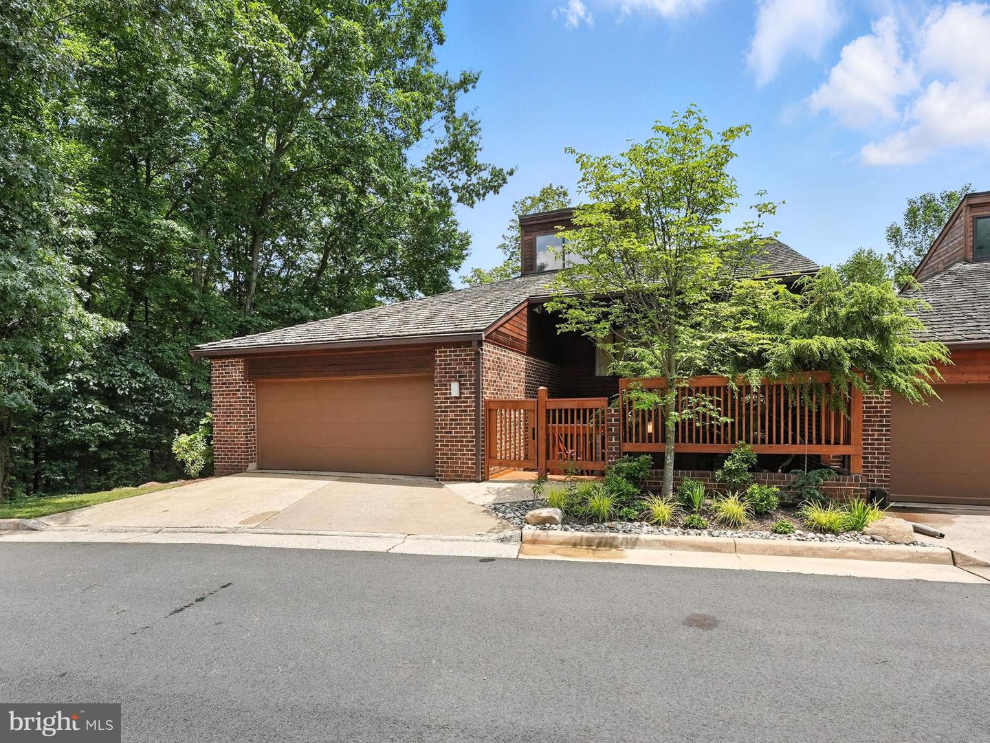 2151 CABOTS POINT LN, RESTON, Virginia 20191, 4 Bedrooms Bedrooms, ,3 BathroomsBathrooms,Residential,For sale,2151 CABOTS POINT LN,VAFX2250028 MLS # VAFX2250028