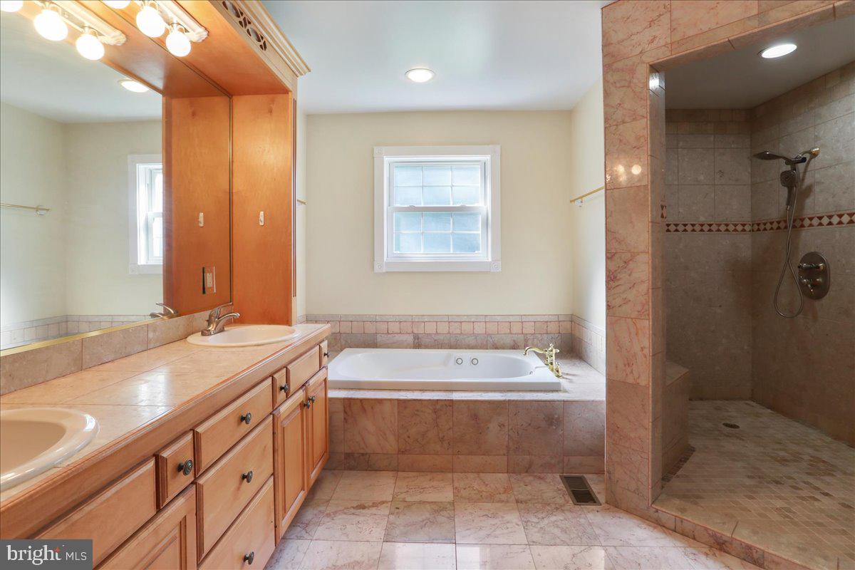 114 MEAGANS RUN RD, WOODSTOCK, Virginia 22664, 3 Bedrooms Bedrooms, ,2 BathroomsBathrooms,Residential,For sale,114 MEAGANS RUN RD,VASH2011794 MLS # VASH2011794