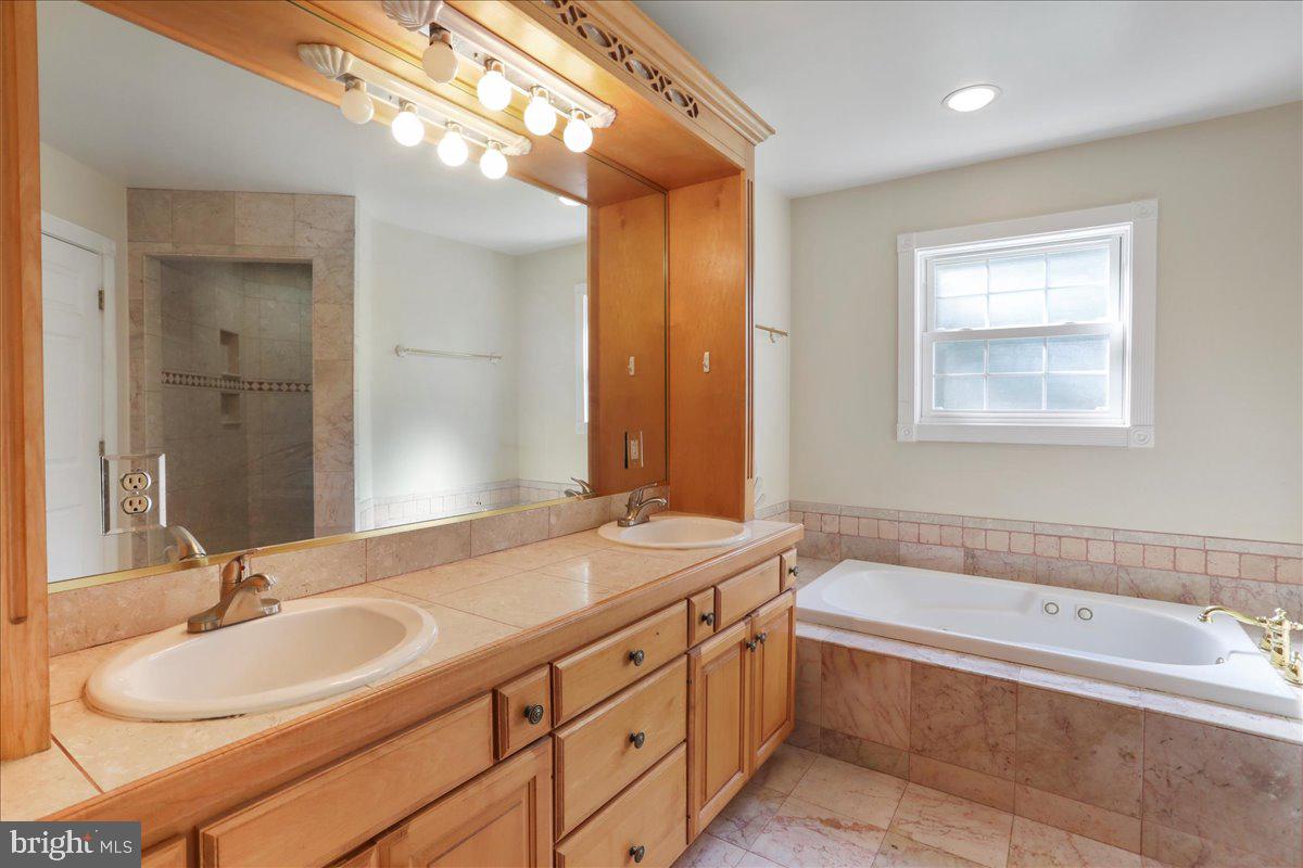 114 MEAGANS RUN RD, WOODSTOCK, Virginia 22664, 3 Bedrooms Bedrooms, ,2 BathroomsBathrooms,Residential,For sale,114 MEAGANS RUN RD,VASH2011794 MLS # VASH2011794