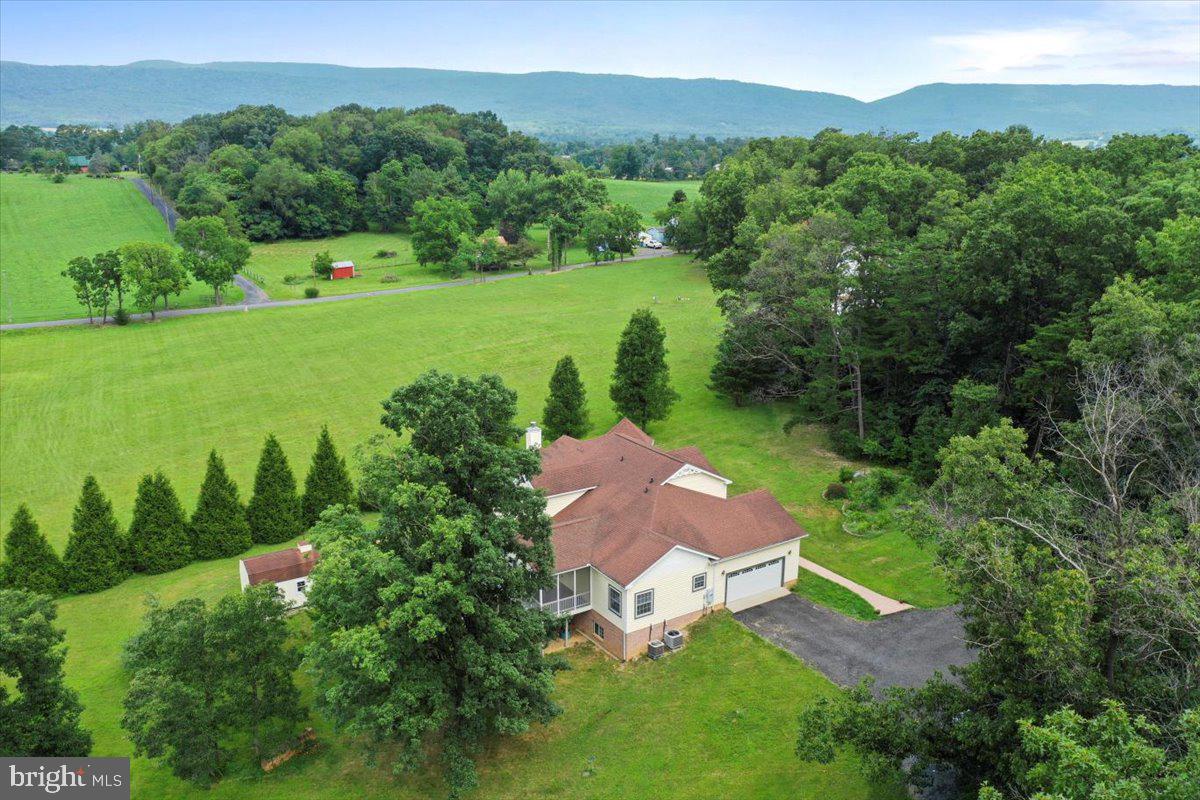 114 MEAGANS RUN RD, WOODSTOCK, Virginia 22664, 3 Bedrooms Bedrooms, ,2 BathroomsBathrooms,Residential,For sale,114 MEAGANS RUN RD,VASH2011794 MLS # VASH2011794