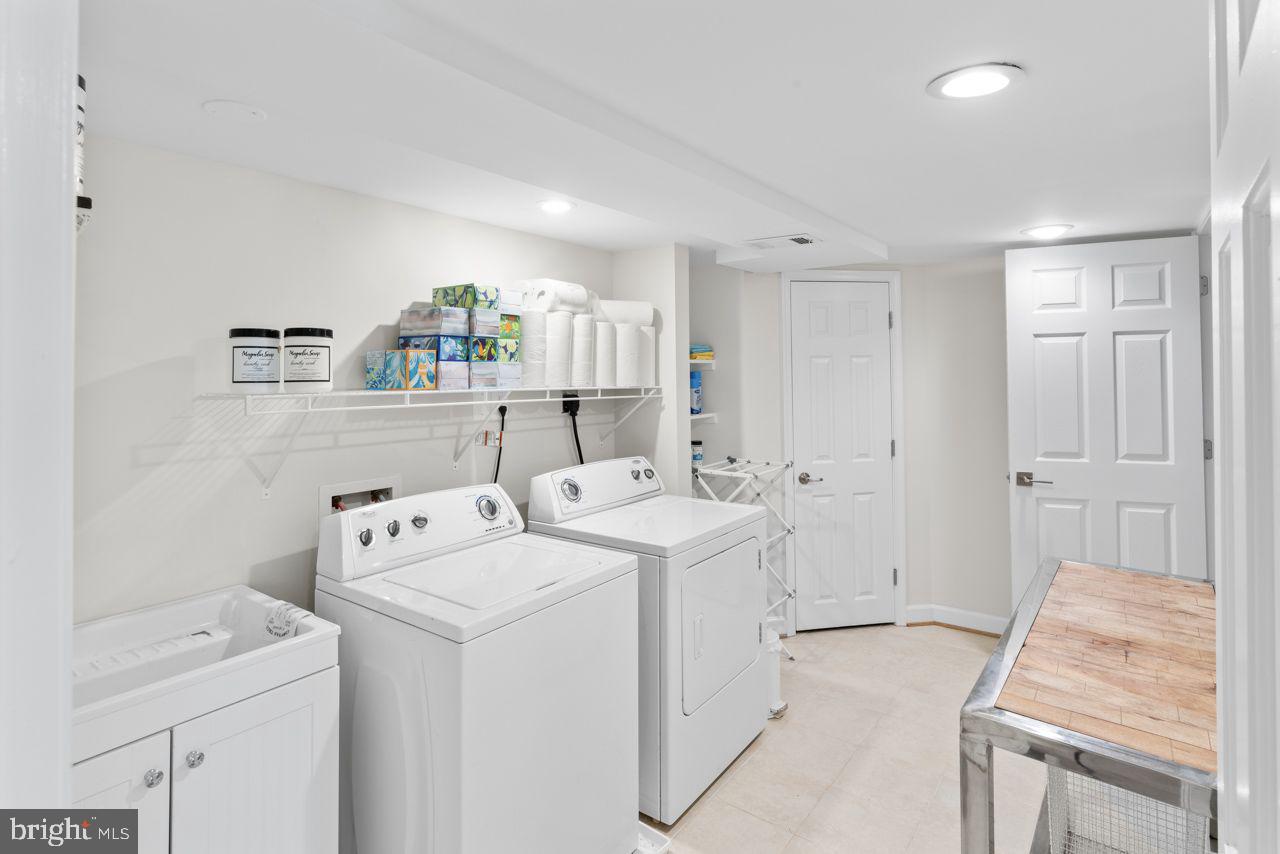 4511 APPLE TREE DR, ALEXANDRIA, Virginia 22310, 4 Bedrooms Bedrooms, ,2 BathroomsBathrooms,Residential,For sale,4511 APPLE TREE DR,VAFX2250154 MLS # VAFX2250154