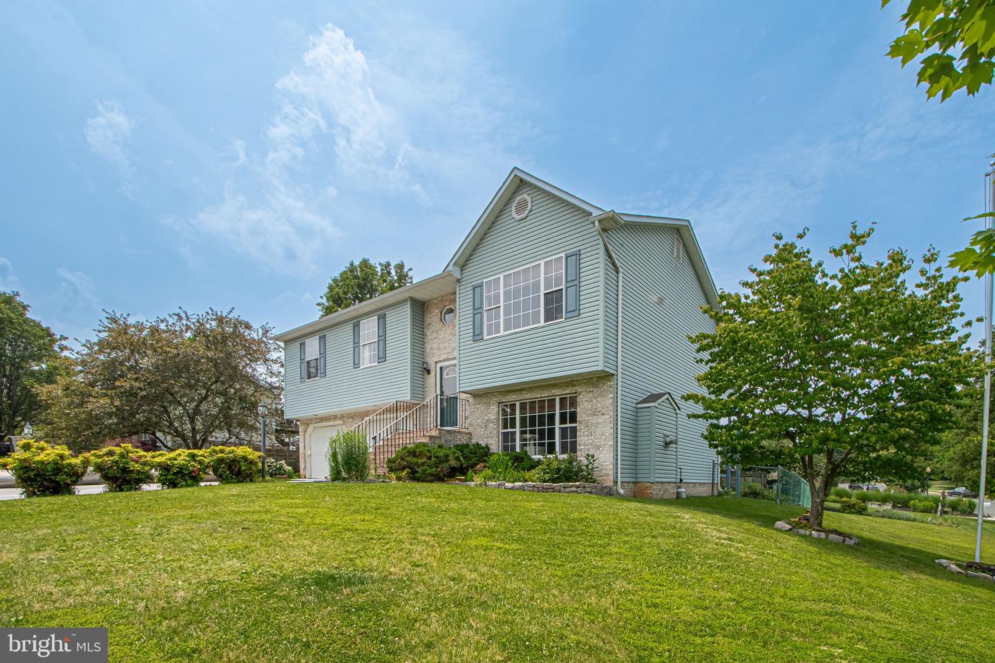 75 WESTMINSTER DR, FRONT ROYAL, Virginia 22630, 3 Bedrooms Bedrooms, ,2 BathroomsBathrooms,Residential,For sale,75 WESTMINSTER DR,VAWR2011574 MLS # VAWR2011574