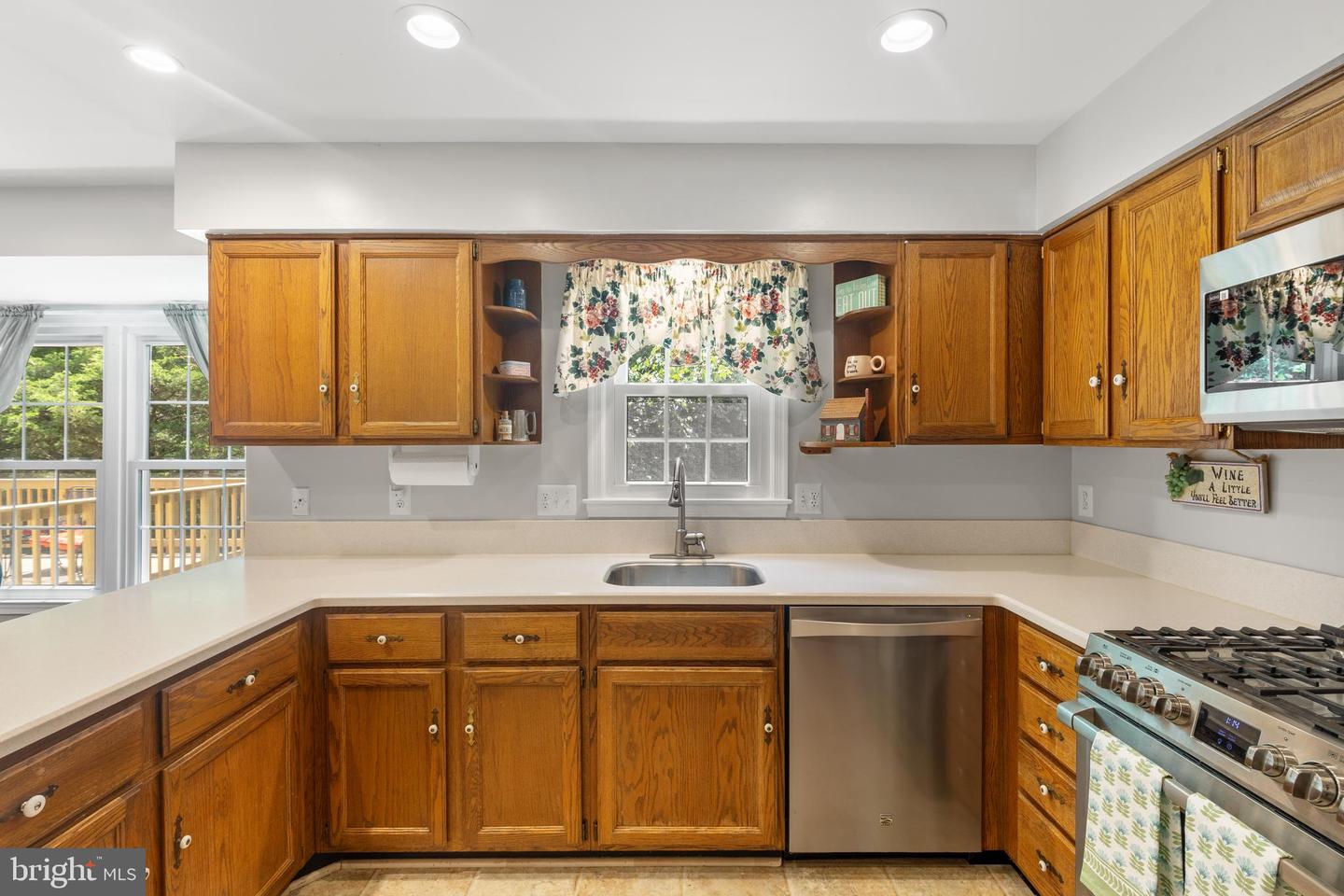 12237 OX HILL RD, FAIRFAX, Virginia 22033, 4 Bedrooms Bedrooms, ,2 BathroomsBathrooms,Residential,For sale,12237 OX HILL RD,VAFX2250498 MLS # VAFX2250498