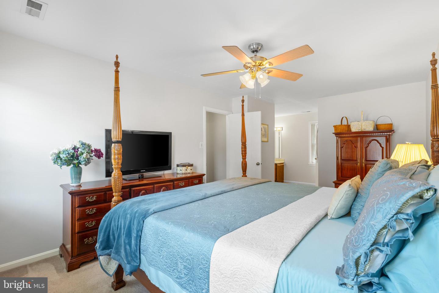12237 OX HILL RD, FAIRFAX, Virginia 22033, 4 Bedrooms Bedrooms, ,2 BathroomsBathrooms,Residential,For sale,12237 OX HILL RD,VAFX2250498 MLS # VAFX2250498