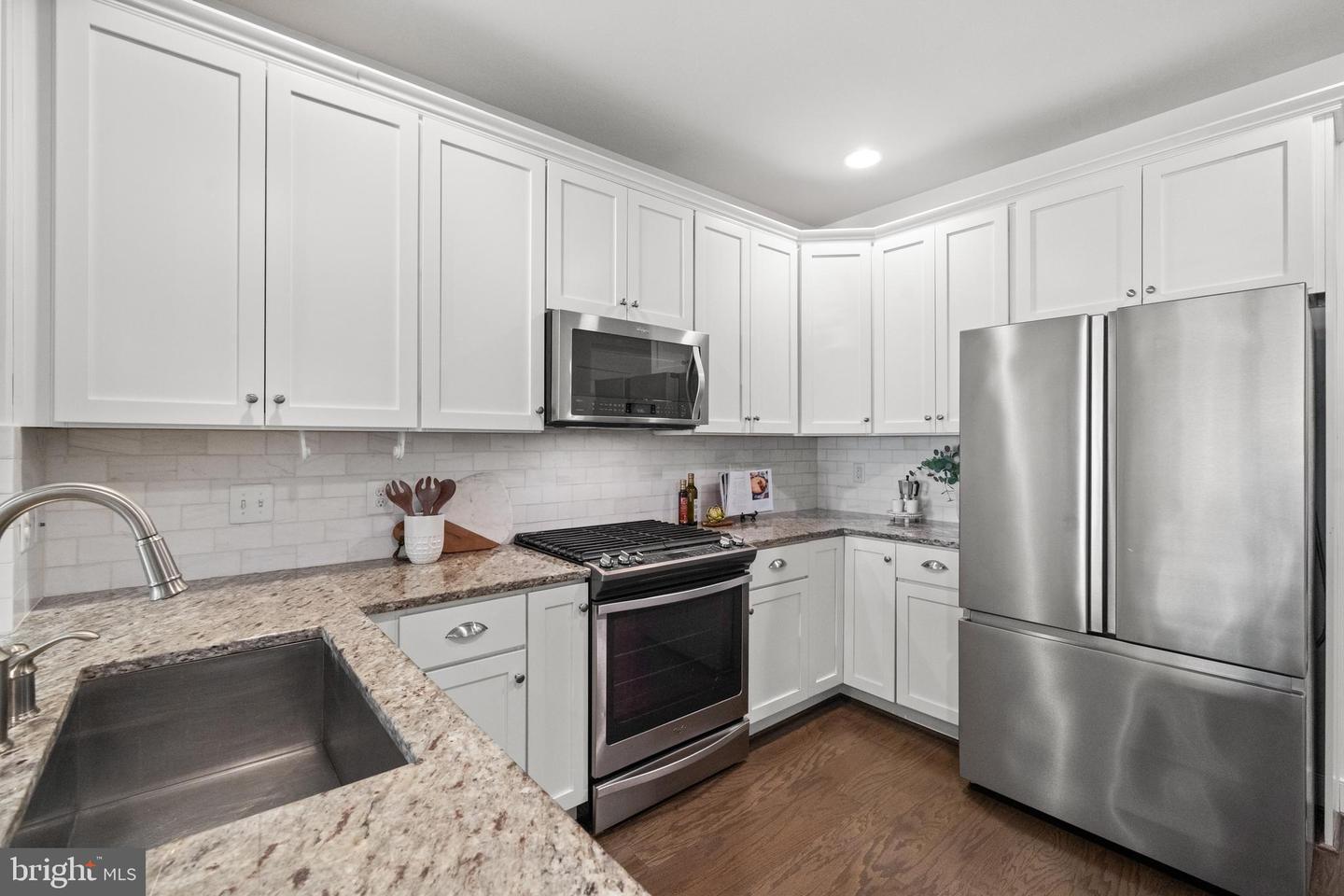 1907 MAIN LINE BLVD #101, ALEXANDRIA, Virginia 22301, 3 Bedrooms Bedrooms, ,2 BathroomsBathrooms,Residential,For sale,1907 MAIN LINE BLVD #101,VAAX2046976 MLS # VAAX2046976