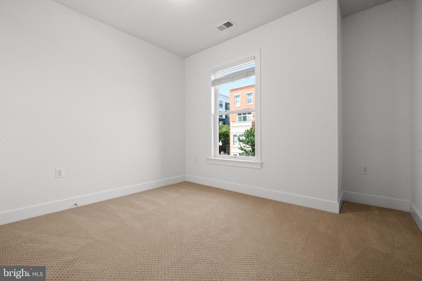 1907 MAIN LINE BLVD #101, ALEXANDRIA, Virginia 22301, 3 Bedrooms Bedrooms, ,2 BathroomsBathrooms,Residential,For sale,1907 MAIN LINE BLVD #101,VAAX2046976 MLS # VAAX2046976