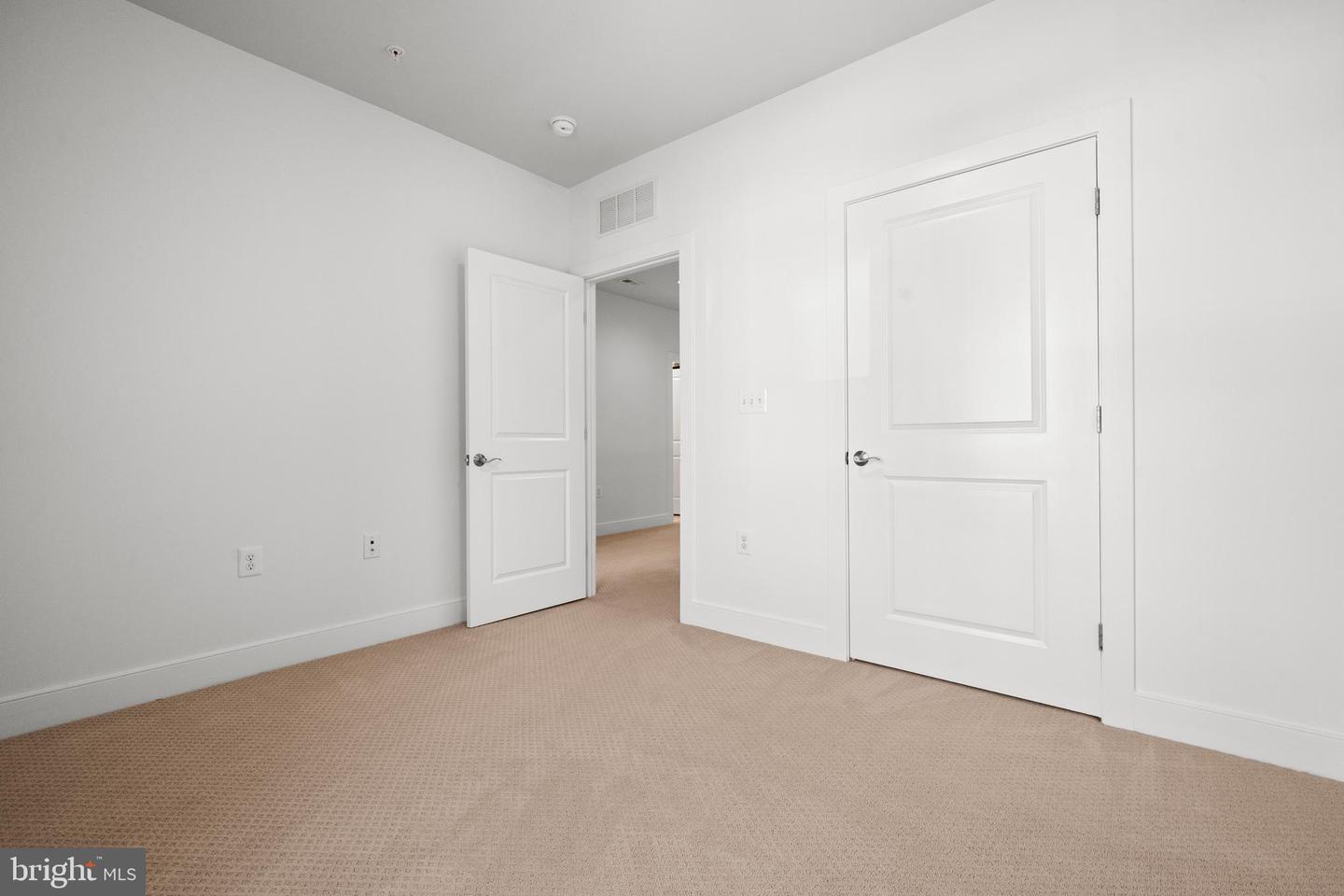 1907 MAIN LINE BLVD #101, ALEXANDRIA, Virginia 22301, 3 Bedrooms Bedrooms, ,2 BathroomsBathrooms,Residential,For sale,1907 MAIN LINE BLVD #101,VAAX2046976 MLS # VAAX2046976