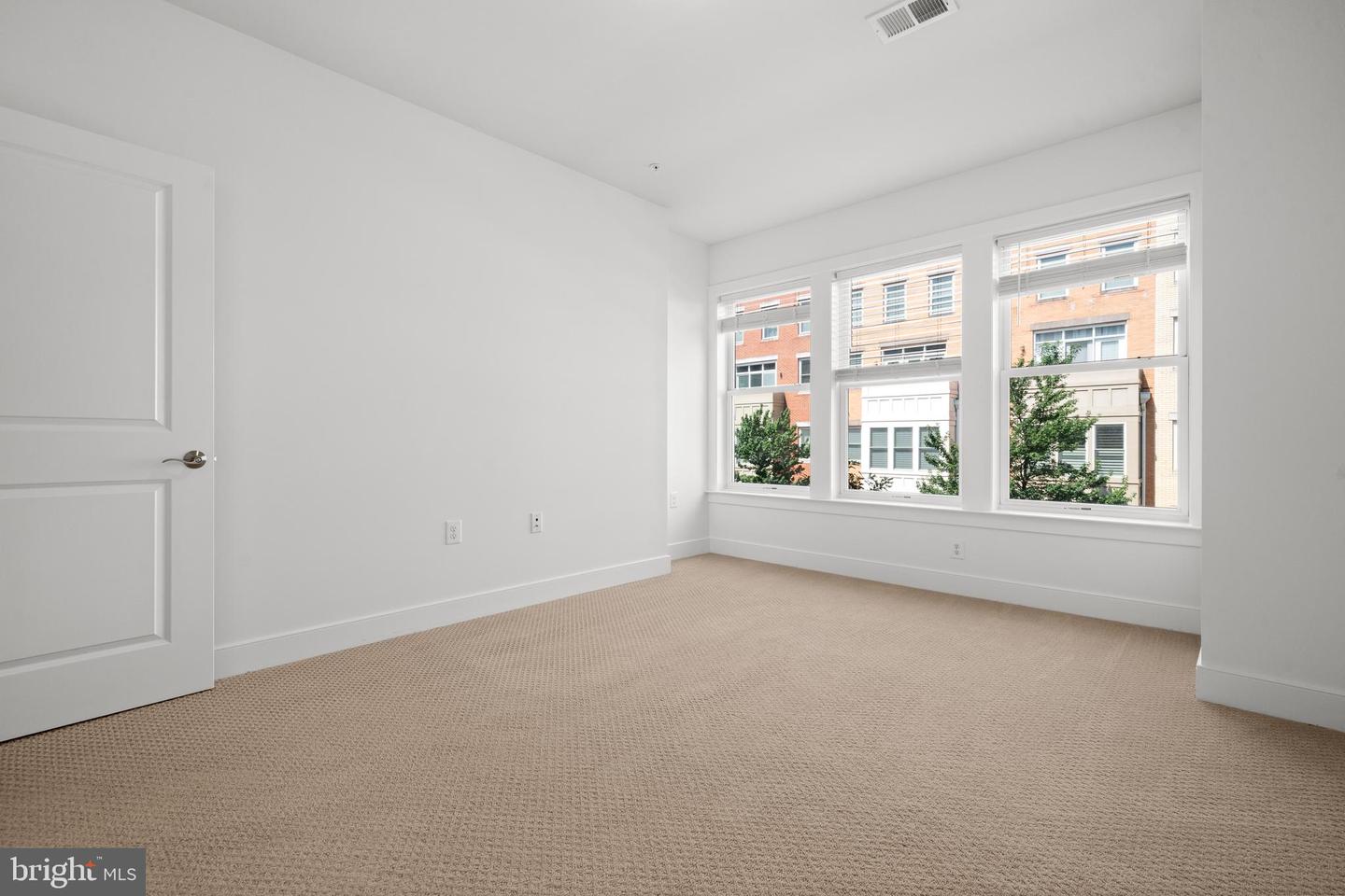 1907 MAIN LINE BLVD #101, ALEXANDRIA, Virginia 22301, 3 Bedrooms Bedrooms, ,2 BathroomsBathrooms,Residential,For sale,1907 MAIN LINE BLVD #101,VAAX2046976 MLS # VAAX2046976