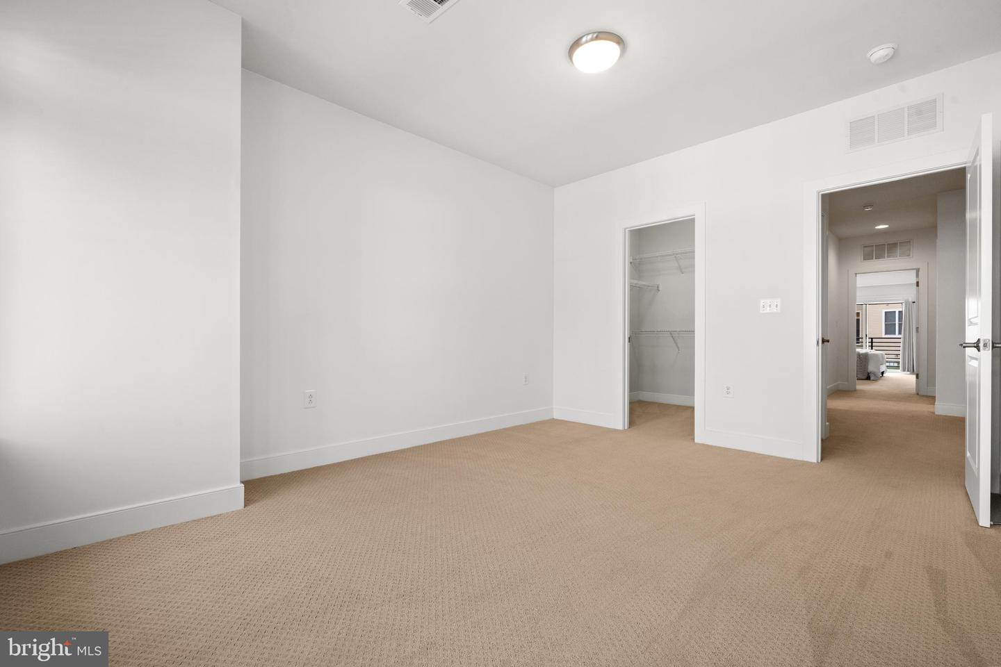1907 MAIN LINE BLVD #101, ALEXANDRIA, Virginia 22301, 3 Bedrooms Bedrooms, ,2 BathroomsBathrooms,Residential,For sale,1907 MAIN LINE BLVD #101,VAAX2046976 MLS # VAAX2046976