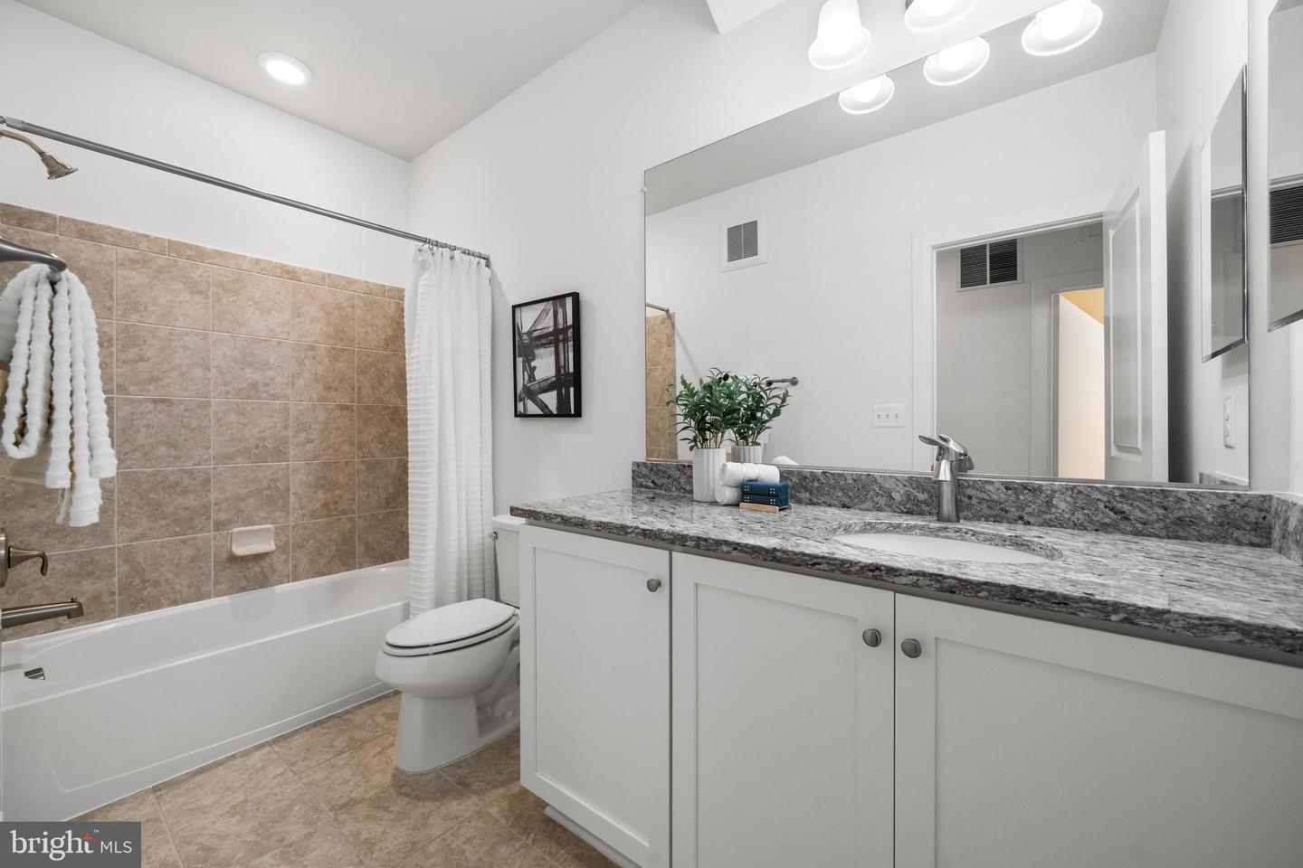 1907 MAIN LINE BLVD #101, ALEXANDRIA, Virginia 22301, 3 Bedrooms Bedrooms, ,2 BathroomsBathrooms,Residential,For sale,1907 MAIN LINE BLVD #101,VAAX2046976 MLS # VAAX2046976
