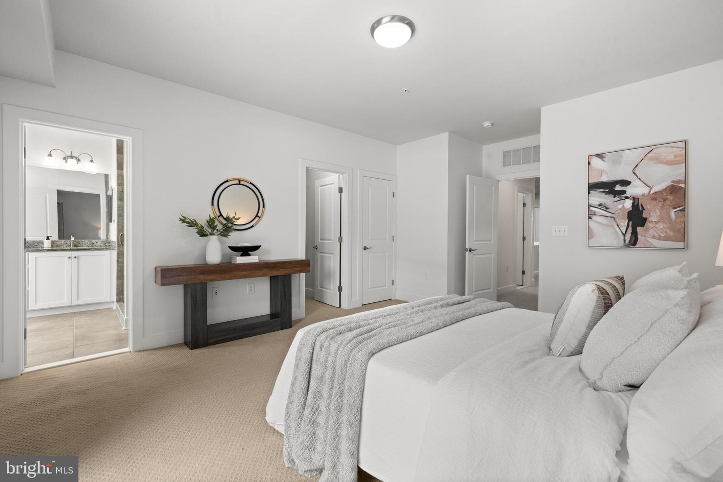 1907 MAIN LINE BLVD #101, ALEXANDRIA, Virginia 22301, 3 Bedrooms Bedrooms, ,2 BathroomsBathrooms,Residential,For sale,1907 MAIN LINE BLVD #101,VAAX2046976 MLS # VAAX2046976
