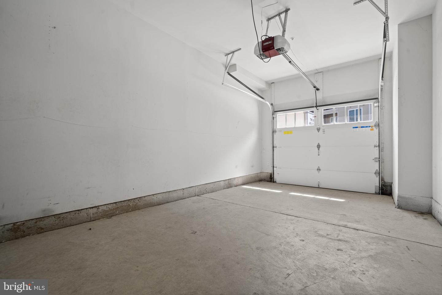 1907 MAIN LINE BLVD #101, ALEXANDRIA, Virginia 22301, 3 Bedrooms Bedrooms, ,2 BathroomsBathrooms,Residential,For sale,1907 MAIN LINE BLVD #101,VAAX2046976 MLS # VAAX2046976