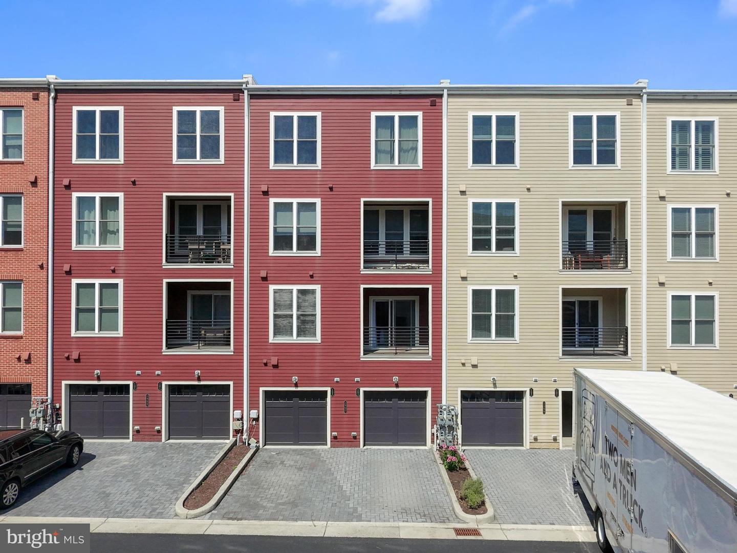 1907 MAIN LINE BLVD #101, ALEXANDRIA, Virginia 22301, 3 Bedrooms Bedrooms, ,2 BathroomsBathrooms,Residential,For sale,1907 MAIN LINE BLVD #101,VAAX2046976 MLS # VAAX2046976