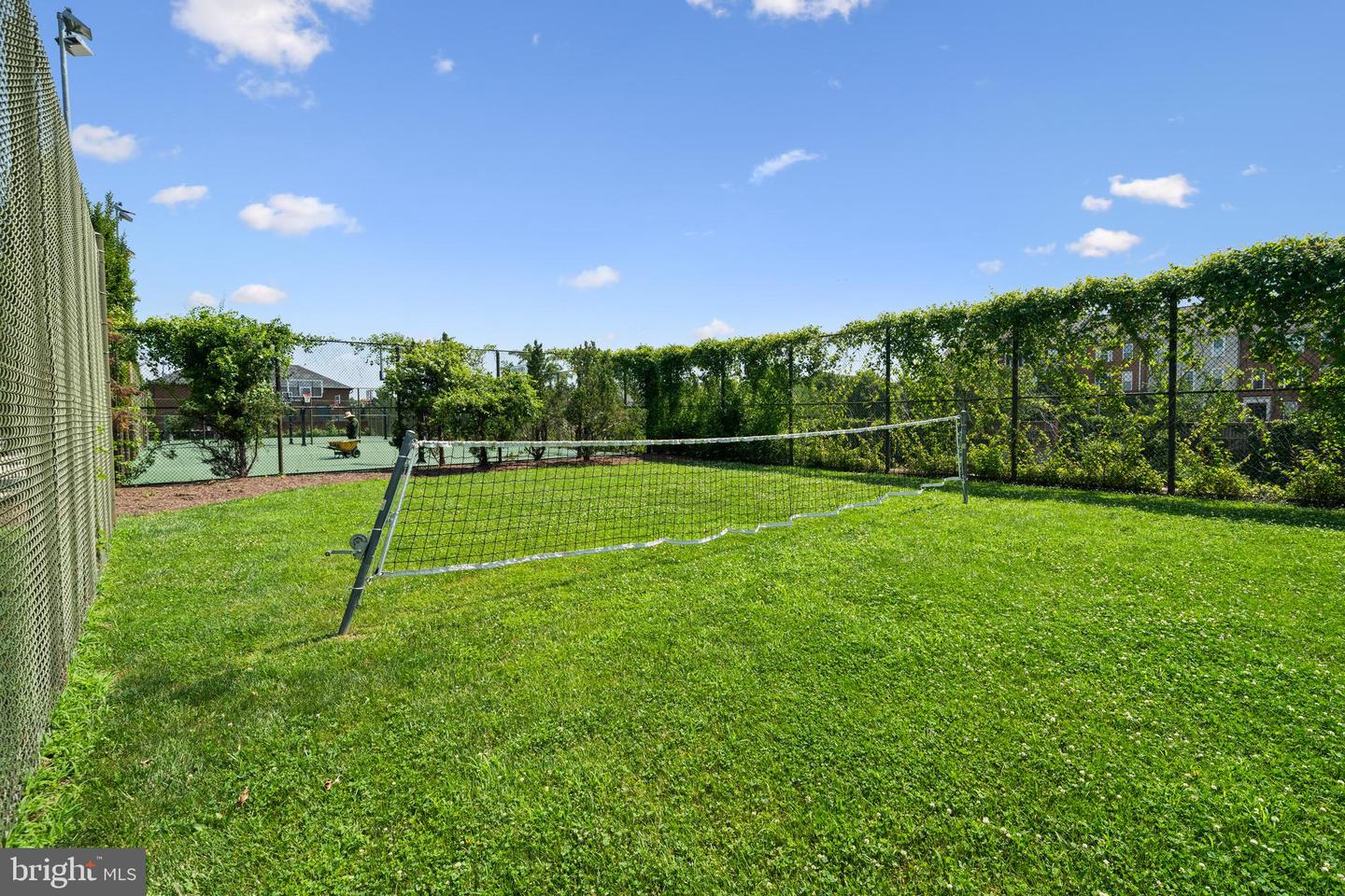 1907 MAIN LINE BLVD #101, ALEXANDRIA, Virginia 22301, 3 Bedrooms Bedrooms, ,2 BathroomsBathrooms,Residential,For sale,1907 MAIN LINE BLVD #101,VAAX2046976 MLS # VAAX2046976