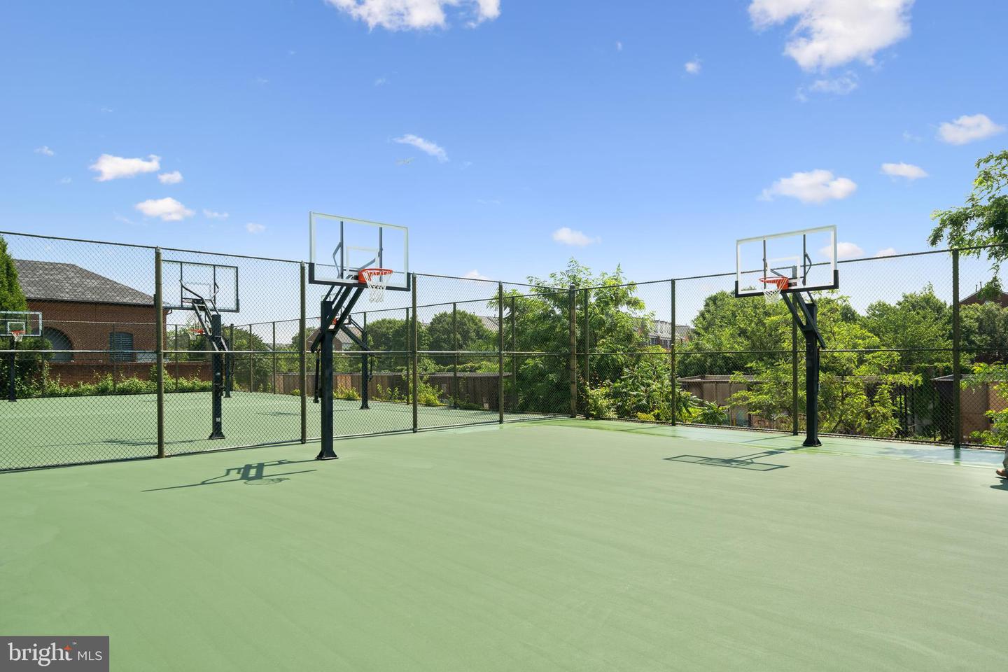 1907 MAIN LINE BLVD #101, ALEXANDRIA, Virginia 22301, 3 Bedrooms Bedrooms, ,2 BathroomsBathrooms,Residential,For sale,1907 MAIN LINE BLVD #101,VAAX2046976 MLS # VAAX2046976