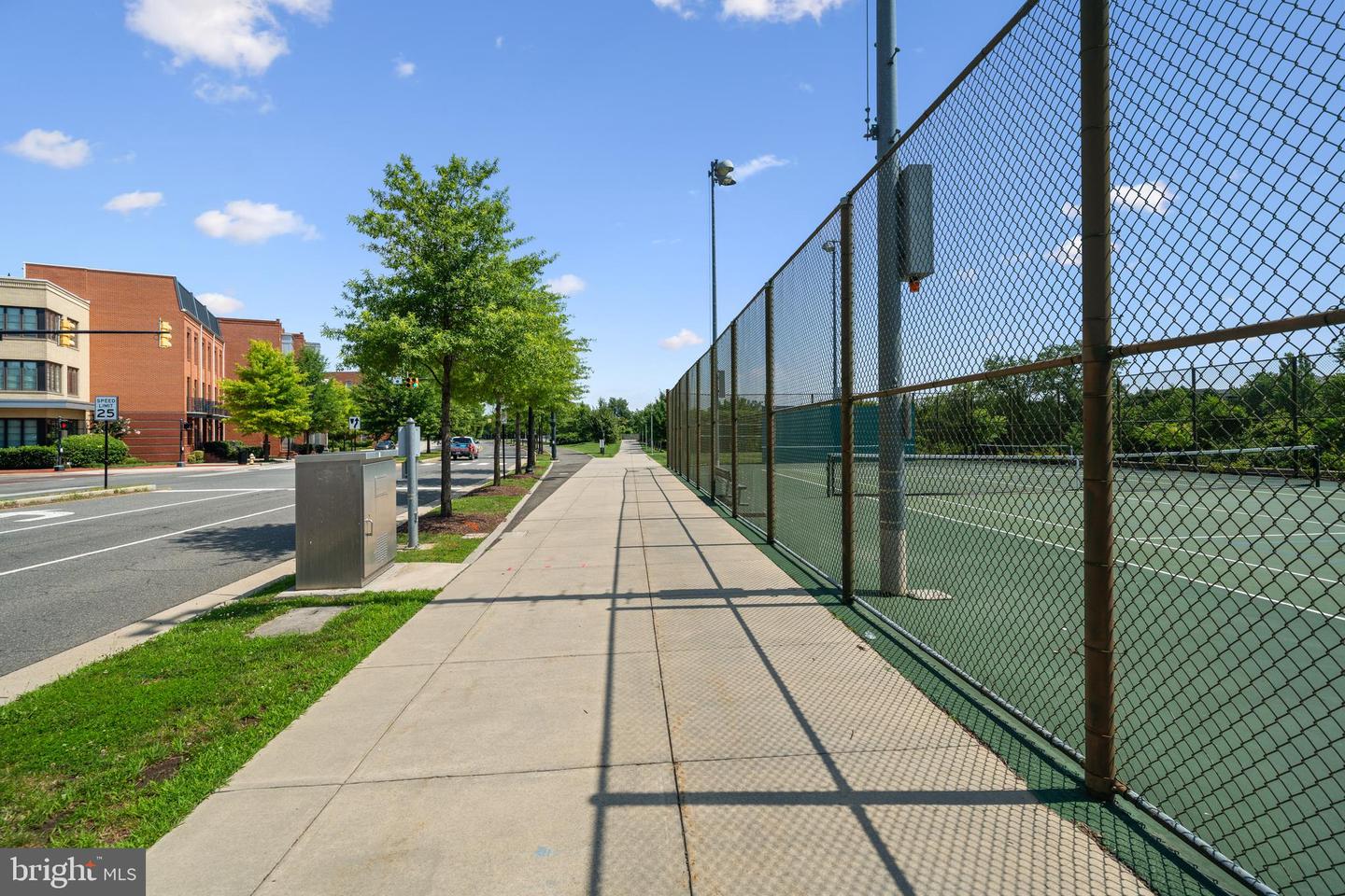 1907 MAIN LINE BLVD #101, ALEXANDRIA, Virginia 22301, 3 Bedrooms Bedrooms, ,2 BathroomsBathrooms,Residential,For sale,1907 MAIN LINE BLVD #101,VAAX2046976 MLS # VAAX2046976