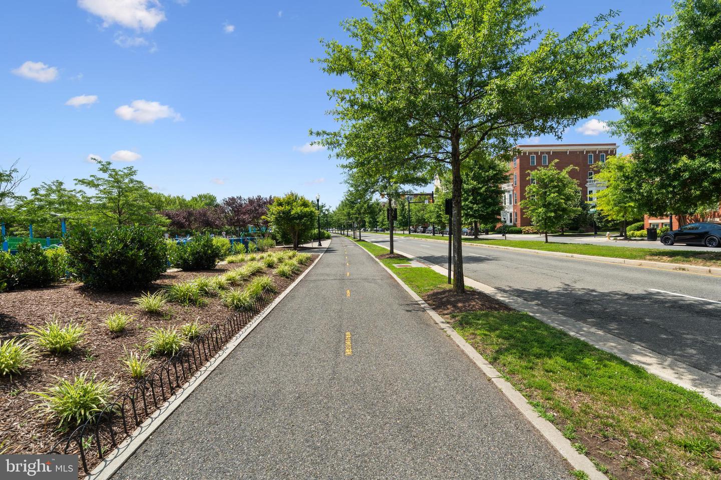 1907 MAIN LINE BLVD #101, ALEXANDRIA, Virginia 22301, 3 Bedrooms Bedrooms, ,2 BathroomsBathrooms,Residential,For sale,1907 MAIN LINE BLVD #101,VAAX2046976 MLS # VAAX2046976