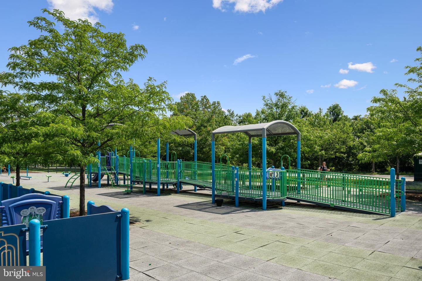 1907 MAIN LINE BLVD #101, ALEXANDRIA, Virginia 22301, 3 Bedrooms Bedrooms, ,2 BathroomsBathrooms,Residential,For sale,1907 MAIN LINE BLVD #101,VAAX2046976 MLS # VAAX2046976