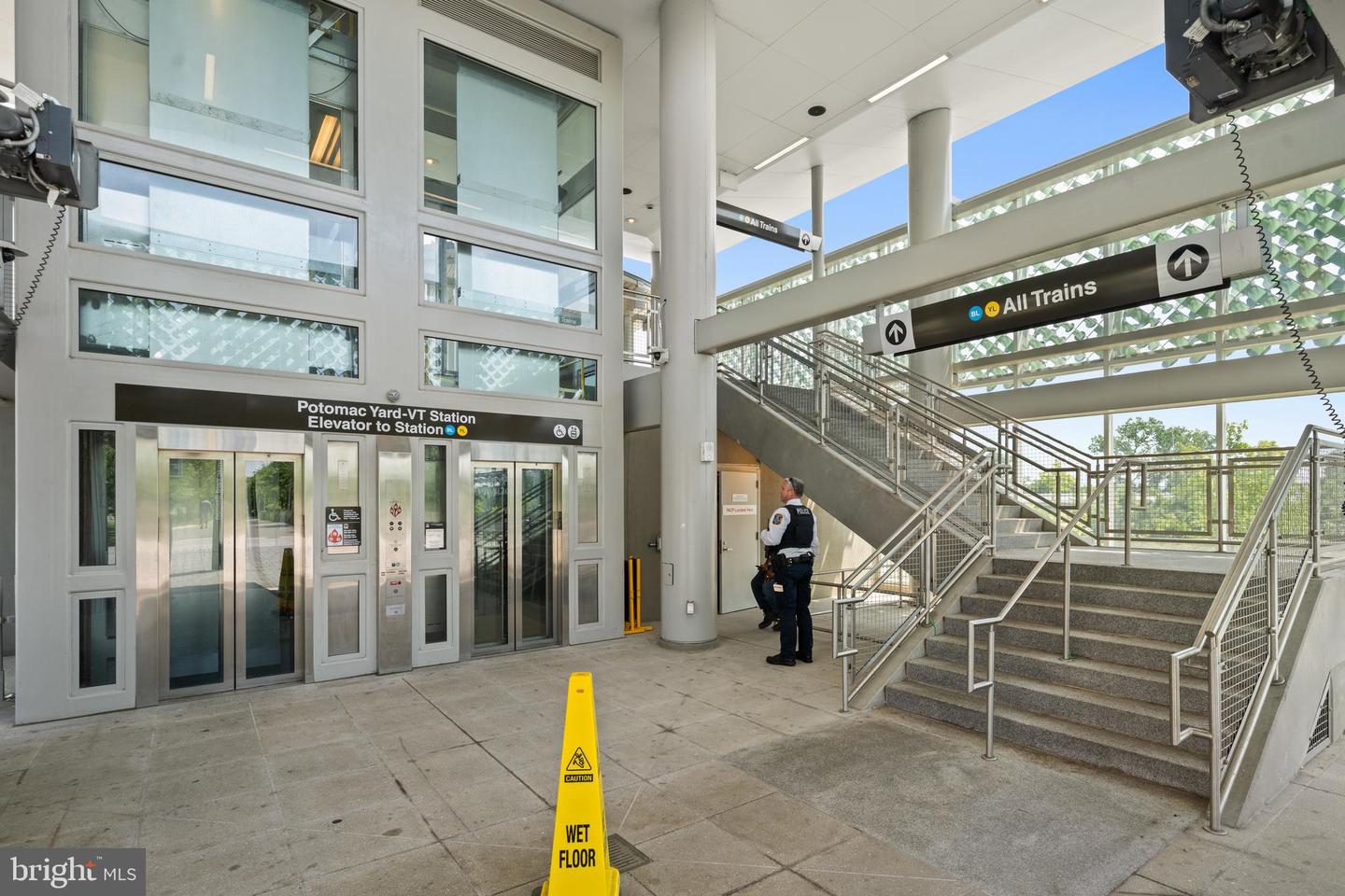 1907 MAIN LINE BLVD #101, ALEXANDRIA, Virginia 22301, 3 Bedrooms Bedrooms, ,2 BathroomsBathrooms,Residential,For sale,1907 MAIN LINE BLVD #101,VAAX2046976 MLS # VAAX2046976