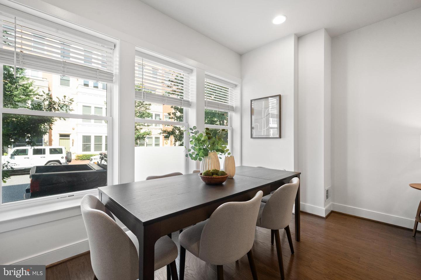 1907 MAIN LINE BLVD #101, ALEXANDRIA, Virginia 22301, 3 Bedrooms Bedrooms, ,2 BathroomsBathrooms,Residential,For sale,1907 MAIN LINE BLVD #101,VAAX2046976 MLS # VAAX2046976