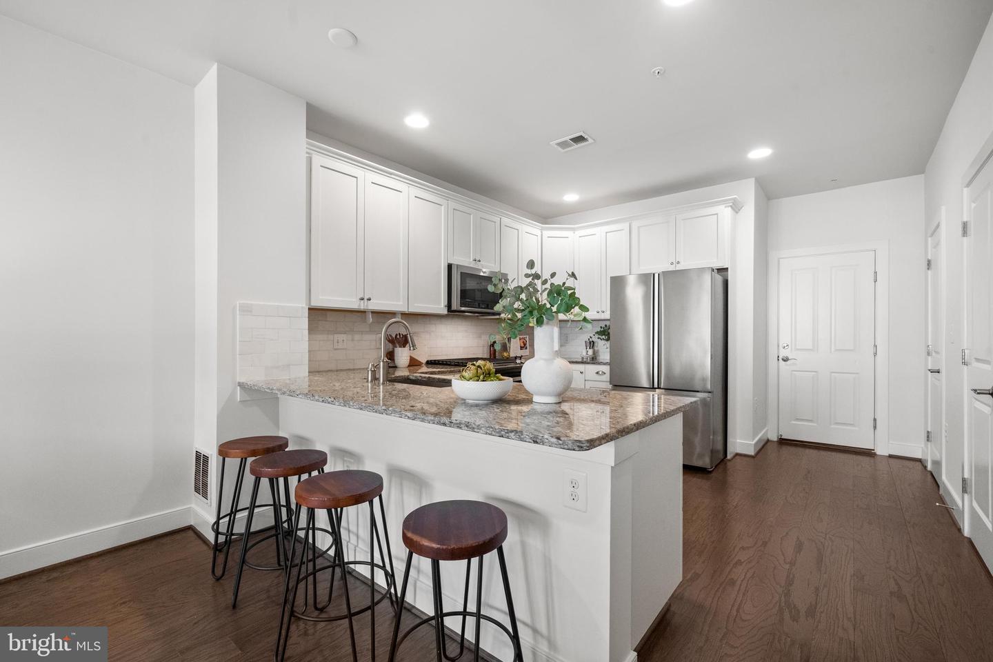 1907 MAIN LINE BLVD #101, ALEXANDRIA, Virginia 22301, 3 Bedrooms Bedrooms, ,2 BathroomsBathrooms,Residential,For sale,1907 MAIN LINE BLVD #101,VAAX2046976 MLS # VAAX2046976