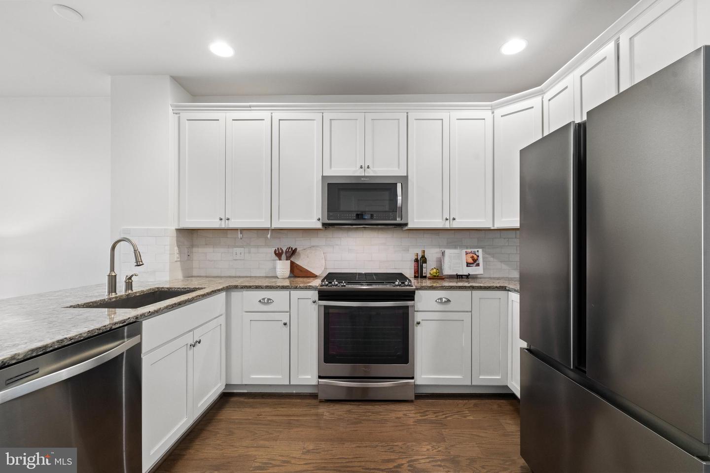 1907 MAIN LINE BLVD #101, ALEXANDRIA, Virginia 22301, 3 Bedrooms Bedrooms, ,2 BathroomsBathrooms,Residential,For sale,1907 MAIN LINE BLVD #101,VAAX2046976 MLS # VAAX2046976